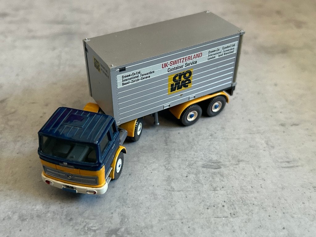 Mercedes-Benz LP 1920 + Crewo UK-Switserland container, Hobby en Vrije tijd, Modelauto's | 1:87, Ophalen of Verzenden, Zo goed als nieuw