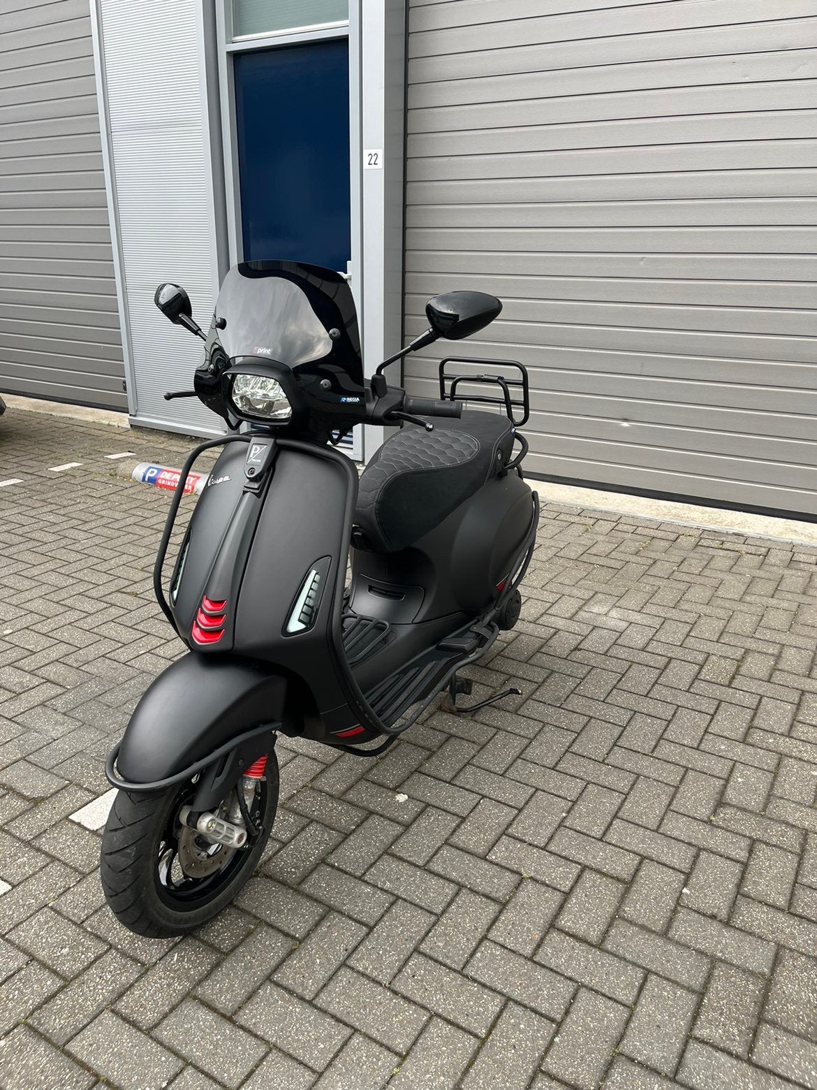 Vespa Sprint - Full Option - 2022 - Mat zwart - Weinig KM!, Fietsen en Brommers, Ophalen, Maximaal 45 km/u, Vespa S, Zo goed als nieuw