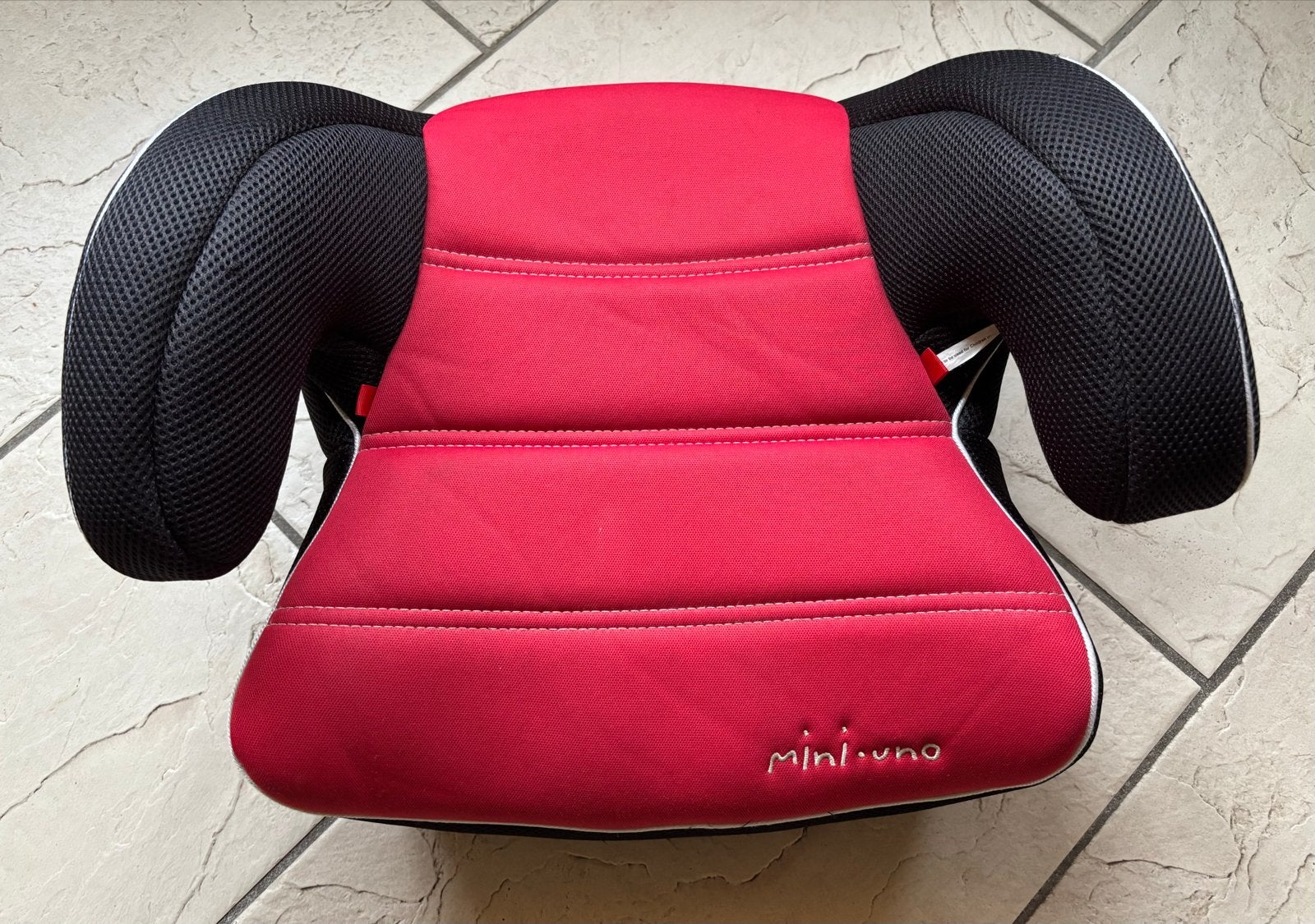 Mini Uno / Casa Tomara Autostoelverhoger Rood/Zwart 22-36 kg, Overige merken, 22 t/m 36 kg, Gebruikt, Autogordel