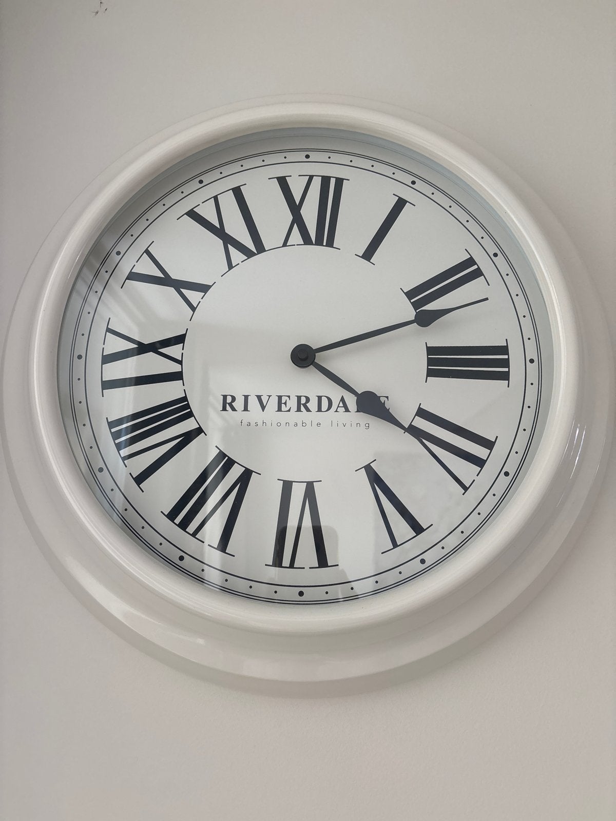 Riverdale Wandklok - Wit, Romeinse Cijfers, 54 cm, Ophalen, Wit, Analoog, Modern
