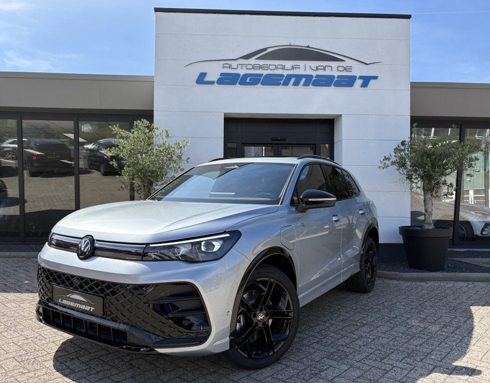 Volkswagen Tiguan 1.5 TSI eHybrid R-Line Vol! | Nieuw!, Automaat, Zwart, 4 cilinders, 150 pk