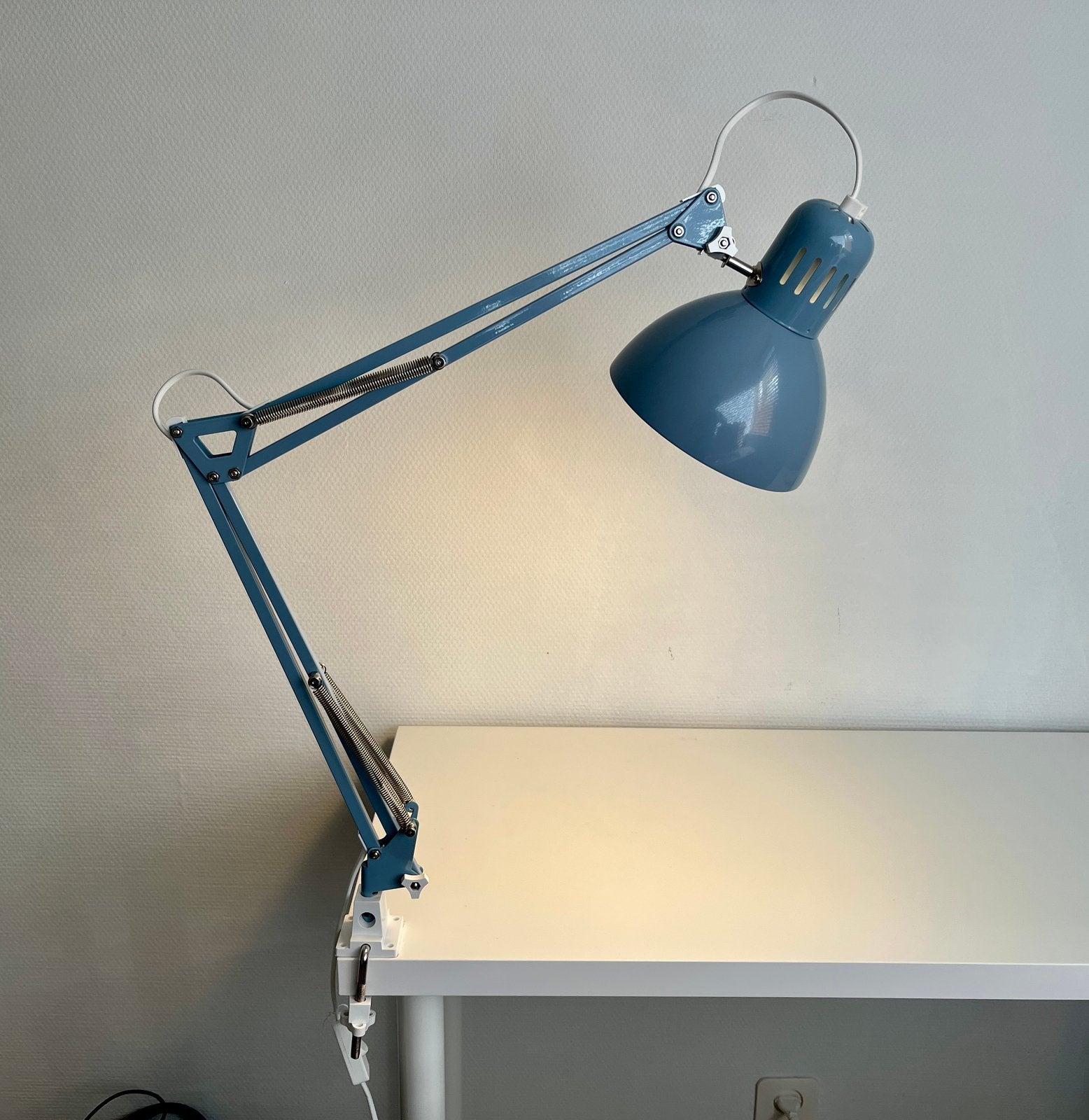 IKEA light blue desk lamp with clamp, Ophalen, Zo goed als nieuw, Metaal, Minder dan 50 cm