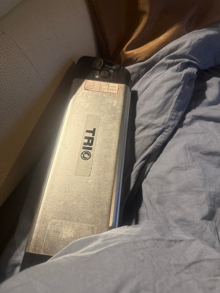 TRIO 36V E-bike Accu met Sleutel en Oplader - Goede Staat, Ophalen, Gebruikt