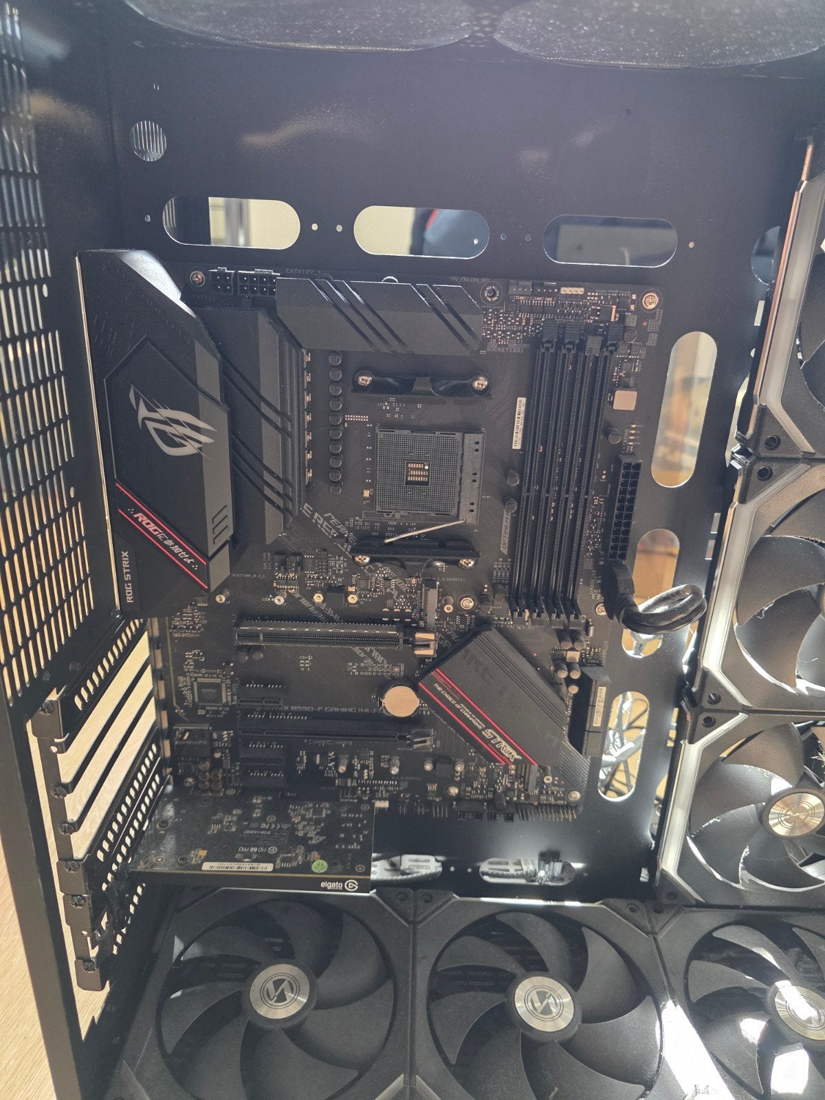 PC Basis: Ryzen 9 5900X • B550-F Wi-Fi • NZXT Z53 • Elgato, 64 GB of meer, Ophalen of Verzenden, Zo goed als nieuw, Gaming