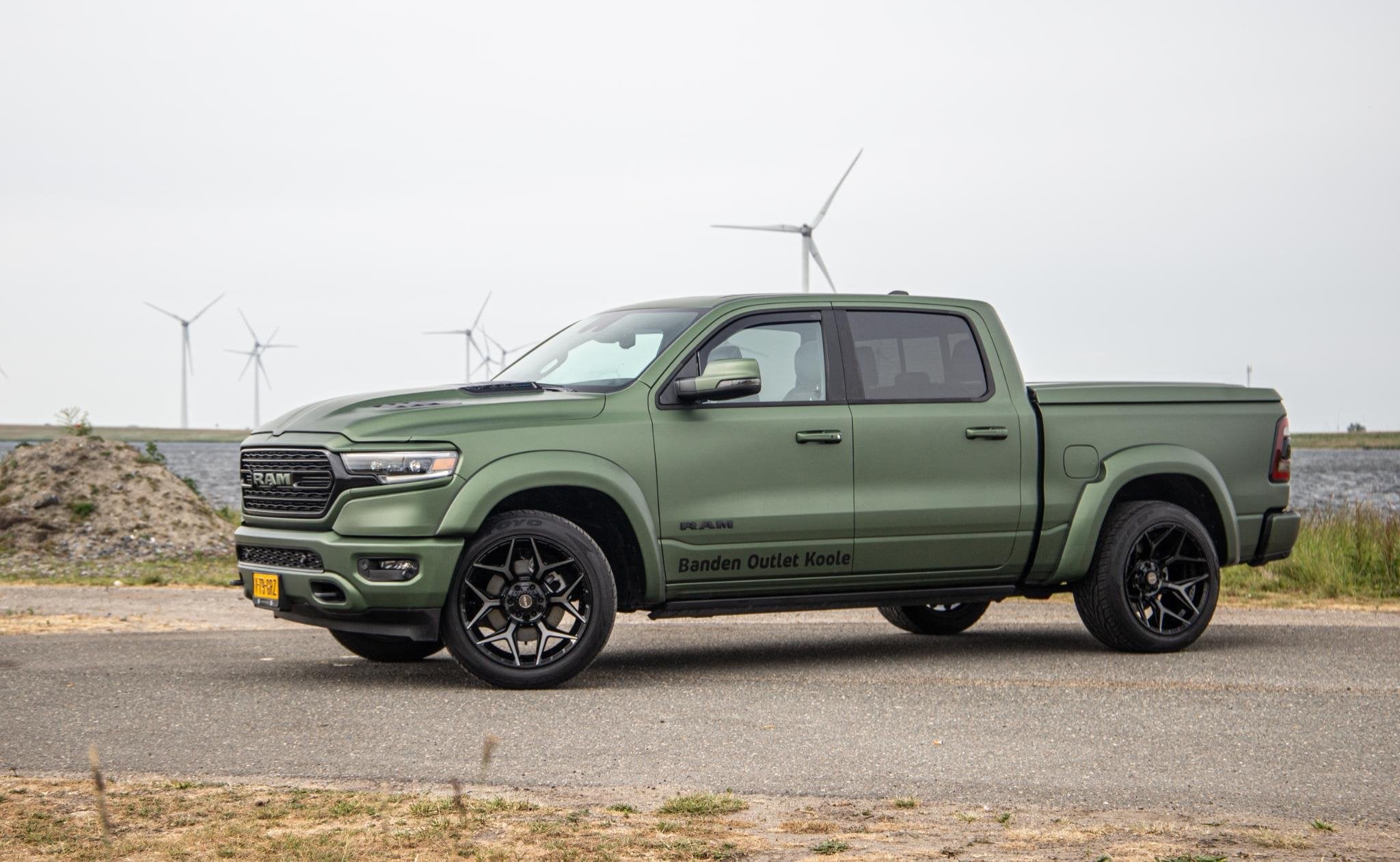 Dodge Ram 1500 5.7 V8 4x4 Crew Cab Limited BPM VRIJ / ALL IN, Auto's, Dodge, Automaat, 5654 cc, Zwart, Vierwielaandrijving