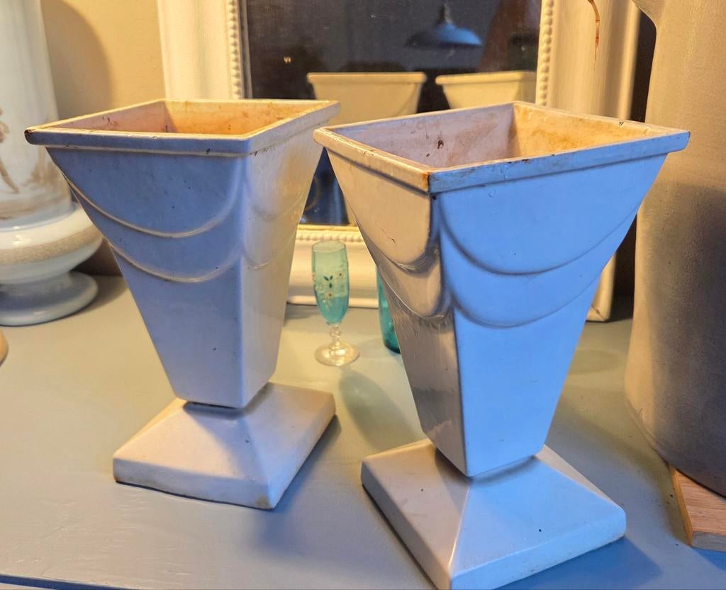 Franse Art Deco gietijzeren wit  geëmailleerde vazen voor, Tuin en Terras, Tuinvazen, Ophalen