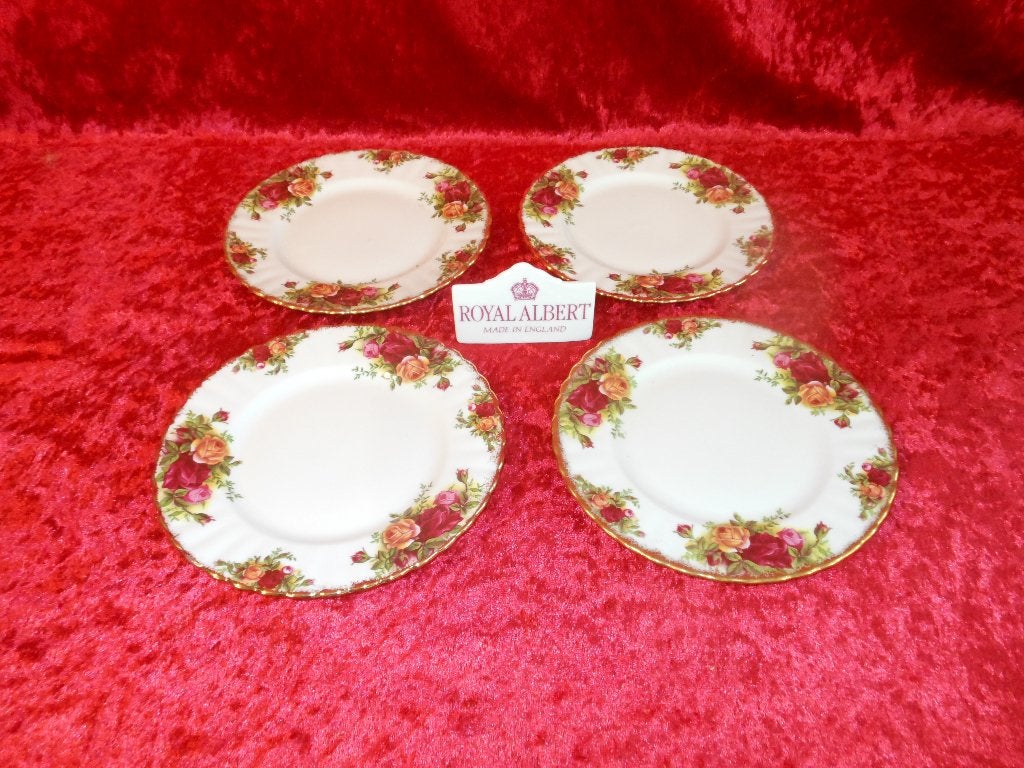 Royal Albert Old Country Roses grote (18cm) gebakbordjes, Ophalen of Verzenden, Zo goed als nieuw, Porselein, Bord of Schaal
