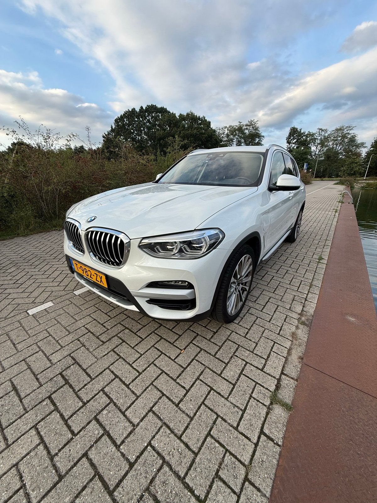 BMW X3 Xdrive30e /LED/ X-Line/ 20inch/stoelverw./Carplay, 1998 cc, 4 cilinders, 2000 kg, Wit