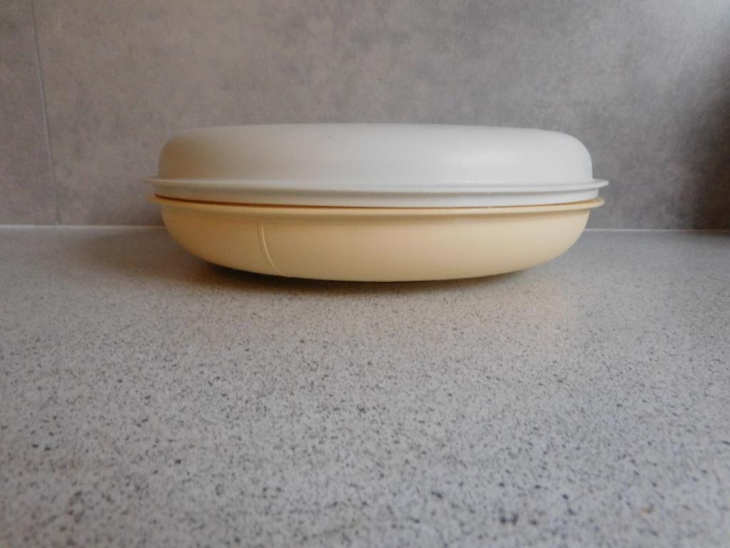 Tupperware Hapjes Serveer Schaal 5 vakken Geel Crème, Ophalen of Verzenden, Zo goed als nieuw, Crème, Schaal