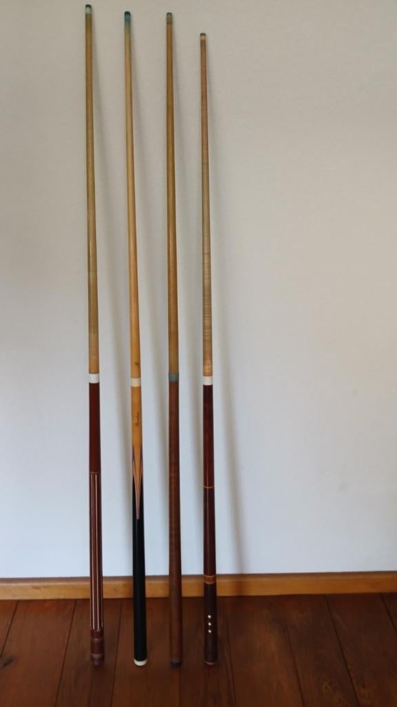 Set van 4 biljartkeu's - Zo goed als nieuw, Sport en Fitness, Biljarten en Poolen, Ophalen of Verzenden, Zo goed als nieuw, Keu of Ballen