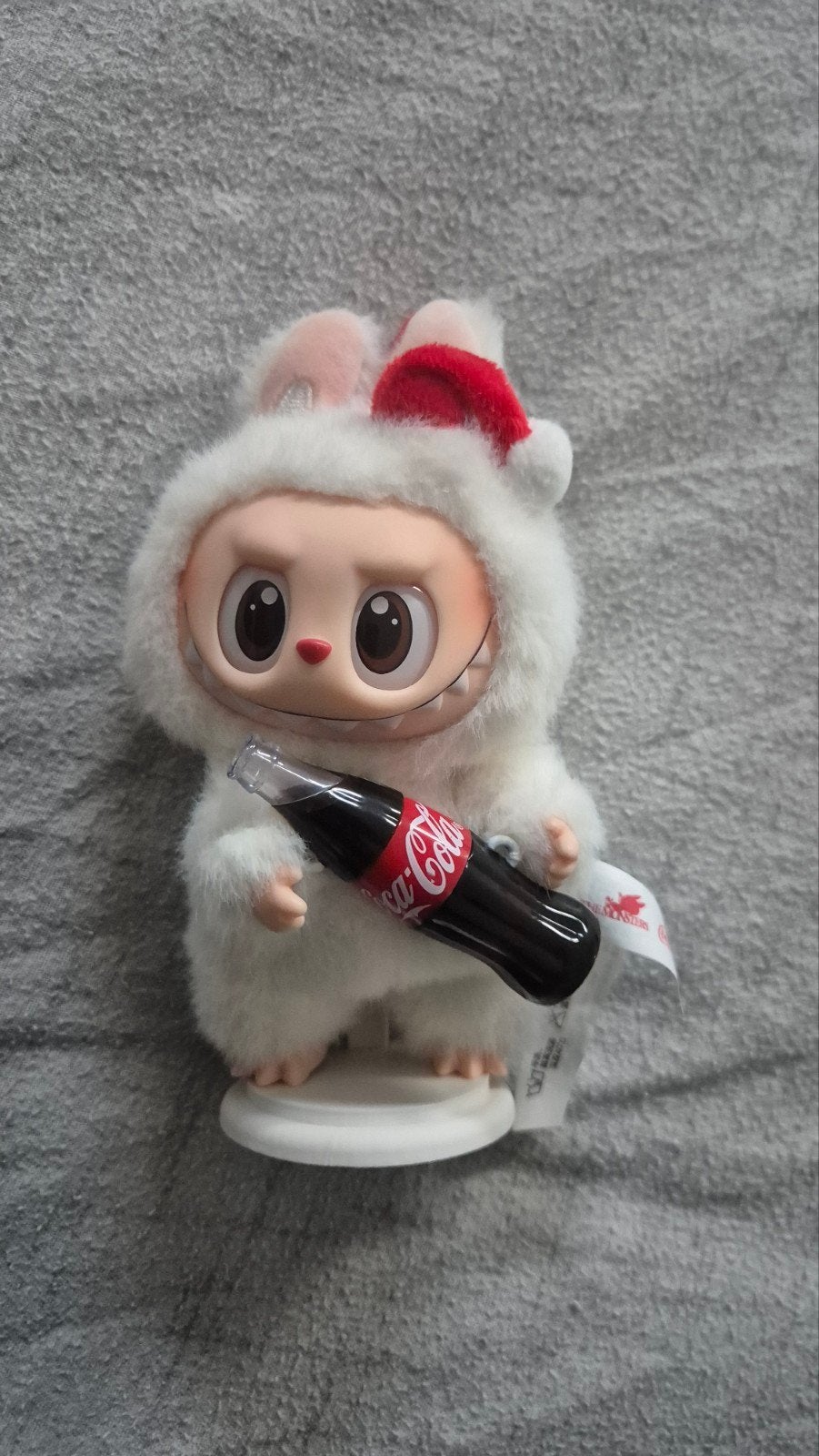 Labubu Coca-Cola Orgineel, Verzamelen, Spaarpotten, Ophalen of Verzenden, Zo goed als nieuw, Steen, Aardewerk of Keramiek, Dier