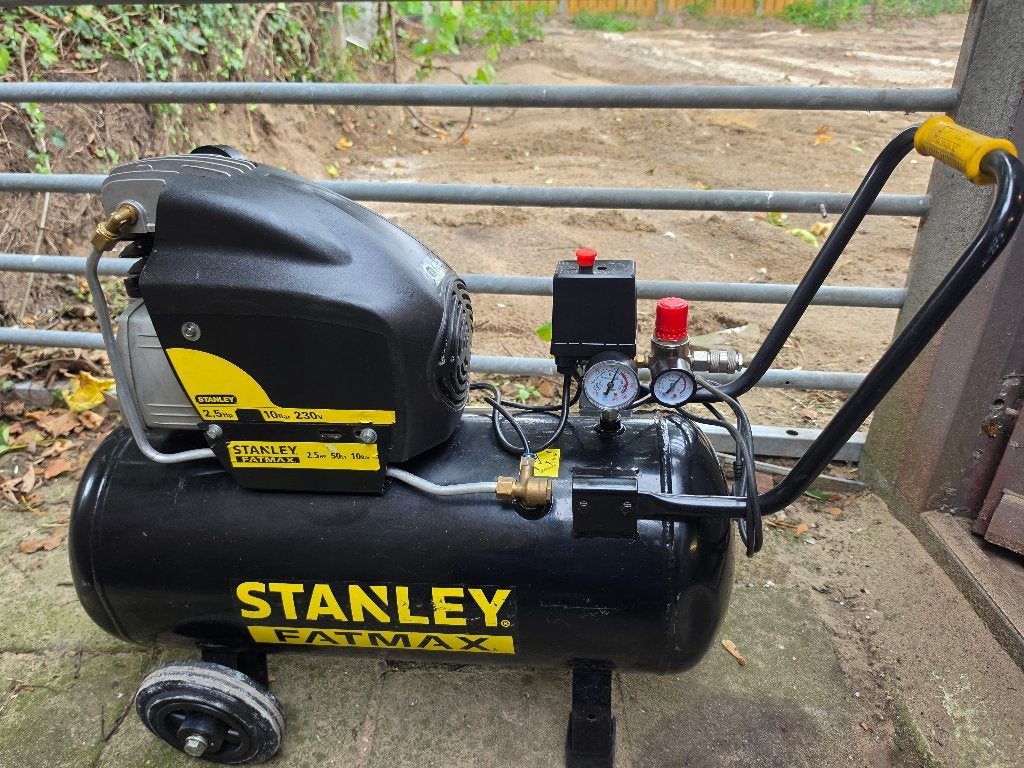 Te koop Stanley compressor 50L, Doe-het-zelf en Verbouw, Ophalen, Gebruikt, 6 tot 10 bar, 25 tot 100 liter