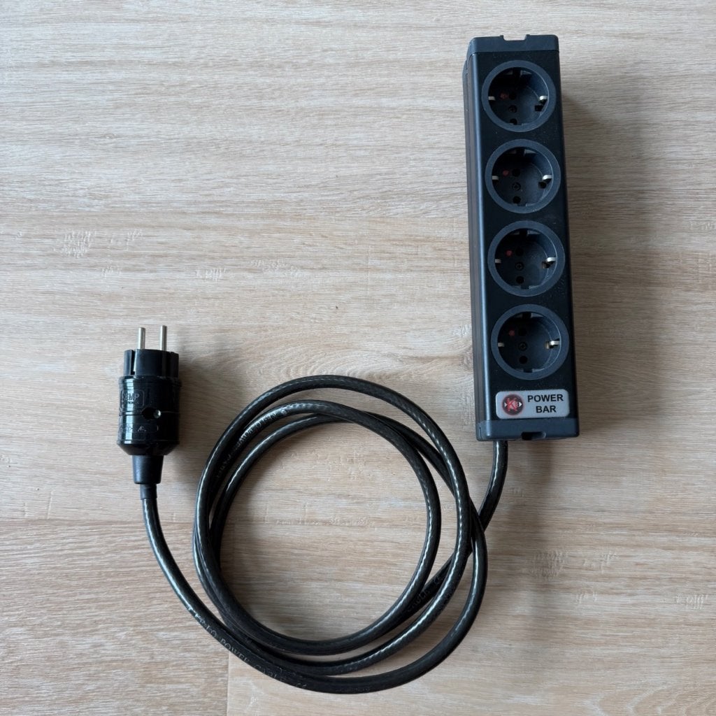 Kemp Elektroniks POWER BAR 4-Way LO POWER CORD 2m, Ophalen, Gebruikt, 2 tot 5 meter, Overige kabels