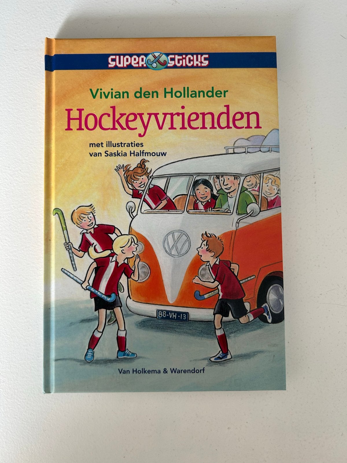 Hockeyvrienden - Vivian den Hollander (Supersticks), Boeken, Ophalen of Verzenden, Zo goed als nieuw, Fictie algemeen