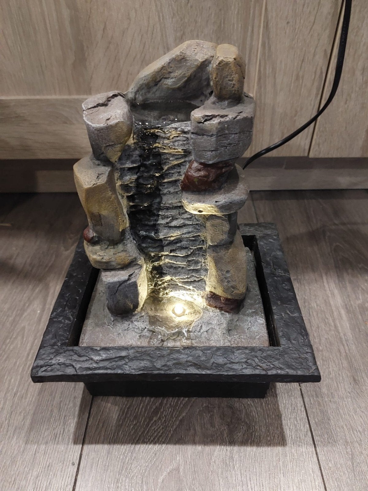 Binnen of buiten fontein met LED verlichting., Tuin en Terras, Ophalen of Verzenden, Zo goed als nieuw, Overige materialen, Waterornament
