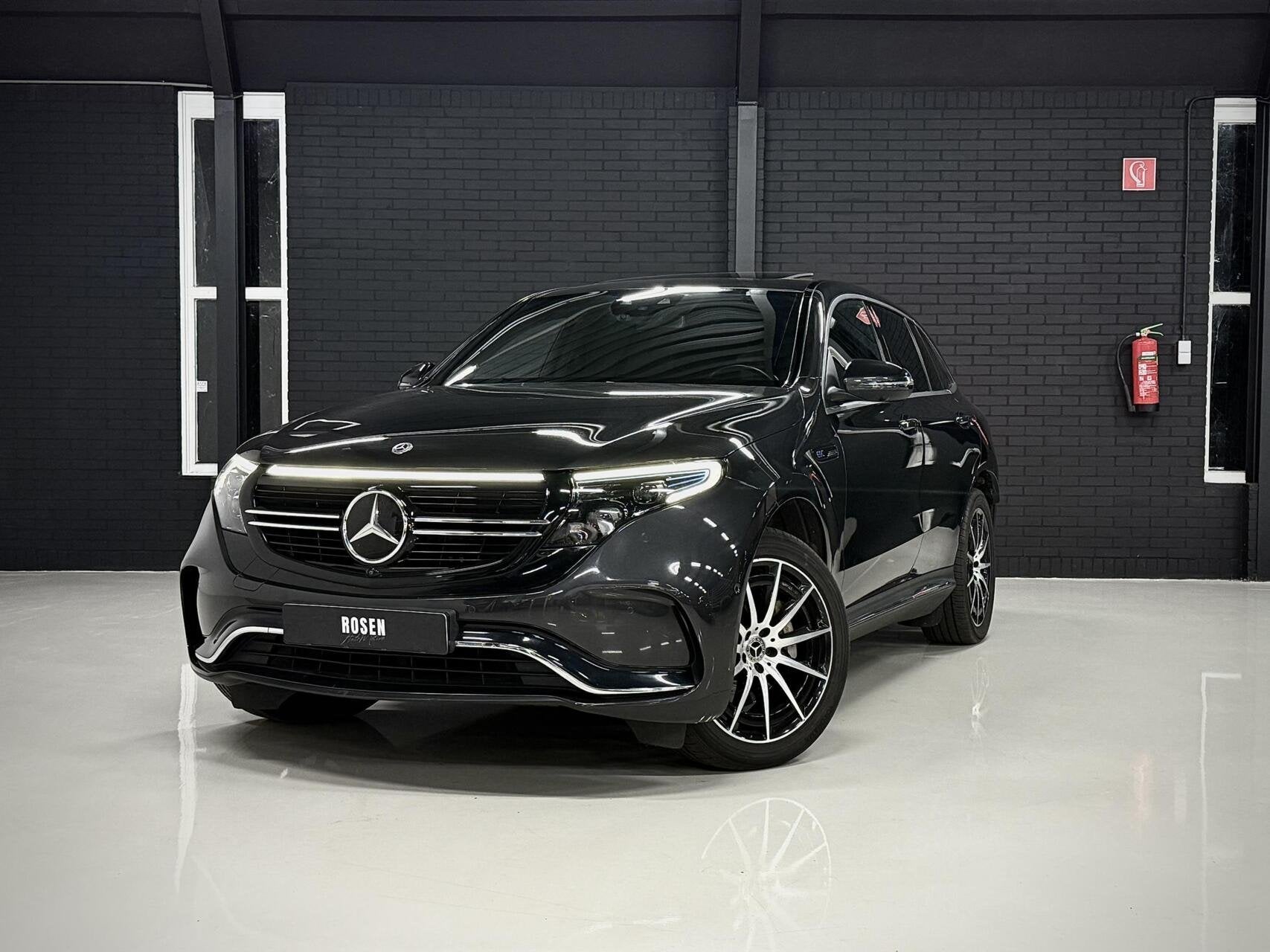 Mercedes EQC 400 4MATIC|AMG|PANO|ACC|360|MEMORY|SFEER|KEYLES, Auto's, Automaat, Dealer onderhouden, 80 kWh, Origineel Nederlands