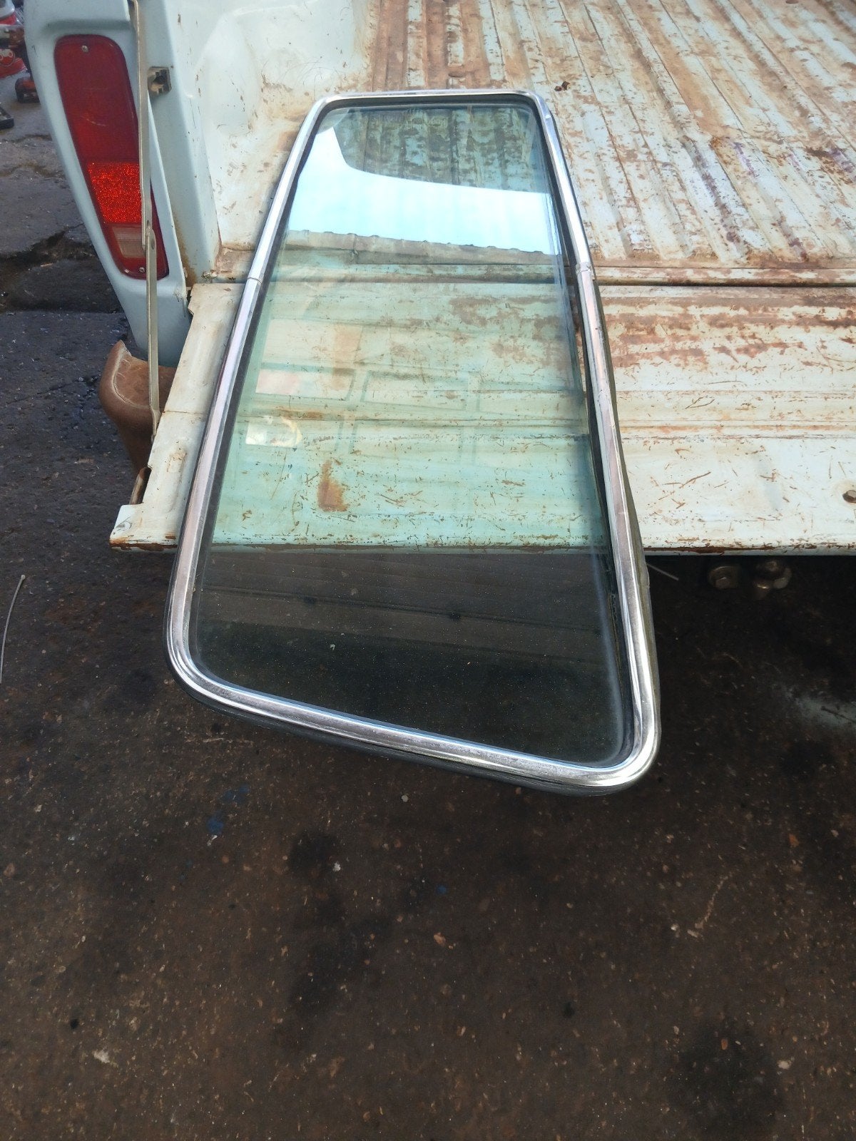 achterraam ruit ford f serie 74/79 pick up incl rubber, Ophalen, Ford
