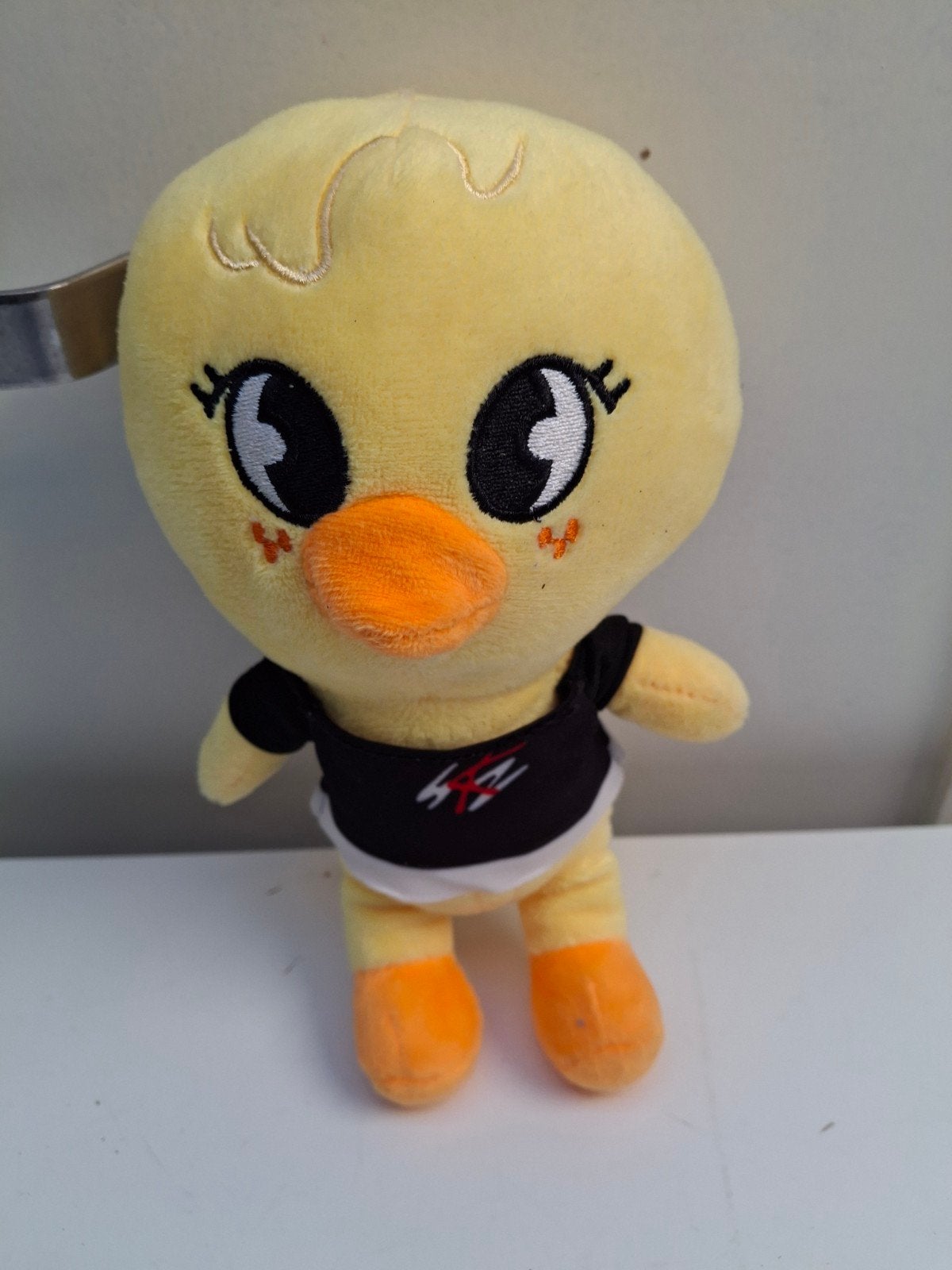 Stray Kids Felix Kpop Knuffel Eendje Skzoo, Overige merken, Ophalen of Verzenden, Zo goed als nieuw, Met kleding of accessoire