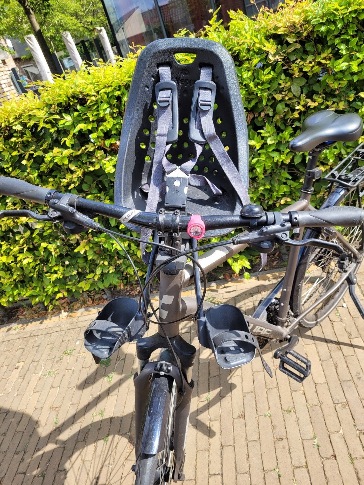 GMG Yepp Mini Voorzitje, Fietsen en Brommers, Fietsaccessoires | Fietsstoeltjes, Ophalen, 0 t/m 13 kg, Gebruikt, Voetsteuntjes