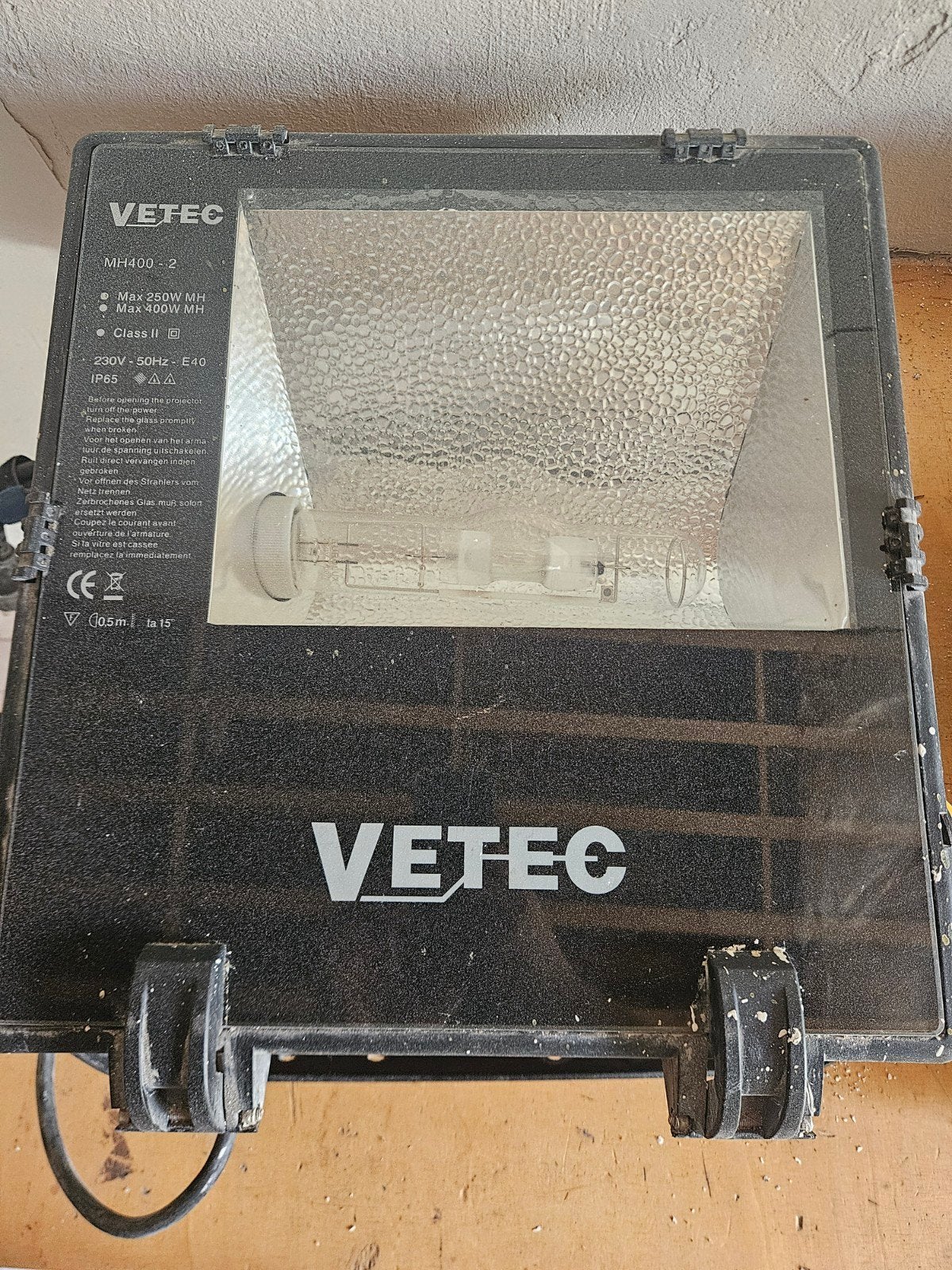 VETEC MH400-2 Bouwlamp / Halogeenlamp - Max 400W, Ophalen, Gebruikt, 200 tot 500 watt, Lamp met armatuur