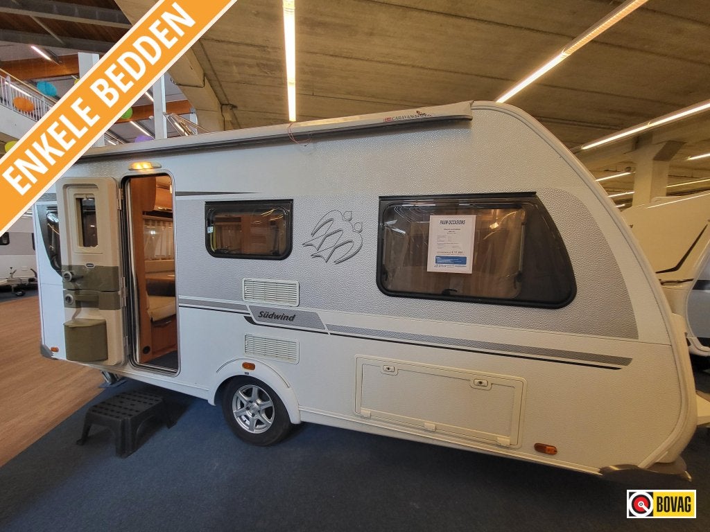 Knaus Sudwind 460 EU; zakluifel, zijwanden, voorwand, Caravans en Kamperen, Standaardzit, Bedrijf, Schokbreker, 4 tot 5 meter