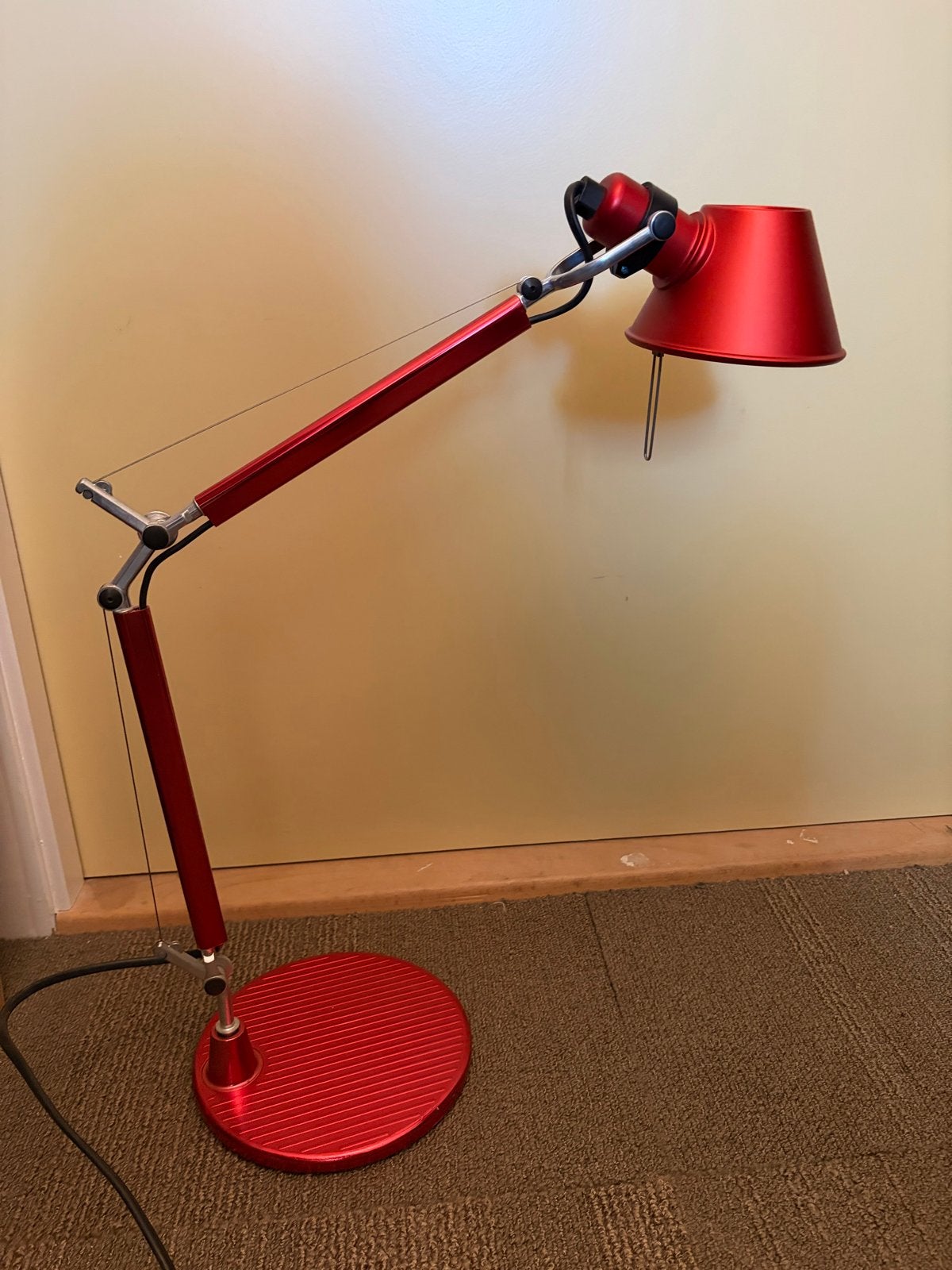 Artemide Tolomeo Micro Tafellamp - Rood, Bureaulamp, Verstelbaar, Ophalen of Verzenden, Zo goed als nieuw
