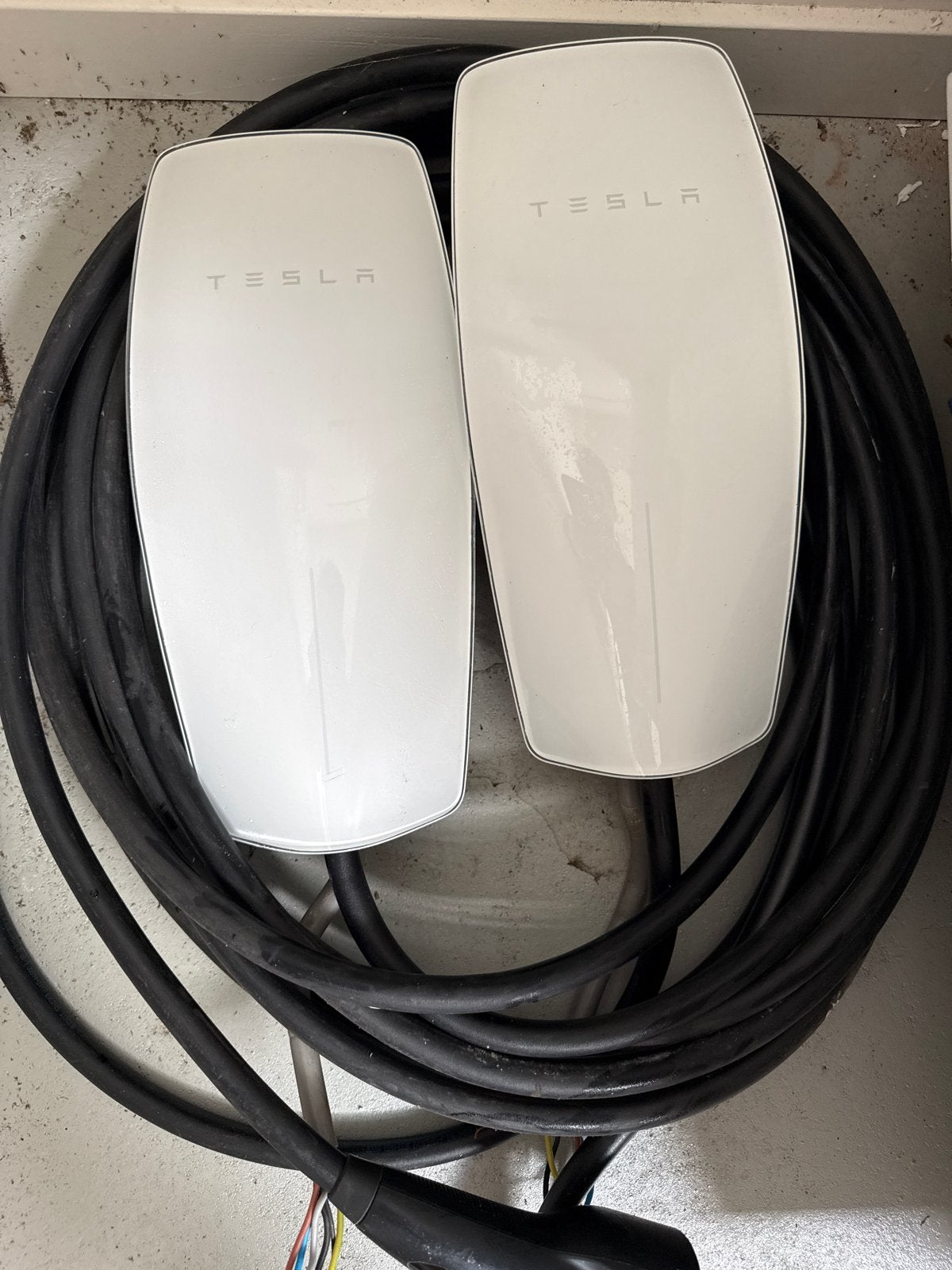 Tesla Wall Connector Gen 3 Laadpaal met Laadkabel (2 stuks!), Ophalen of Verzenden, Gebruikt, Laadpaal en Laadkabel
