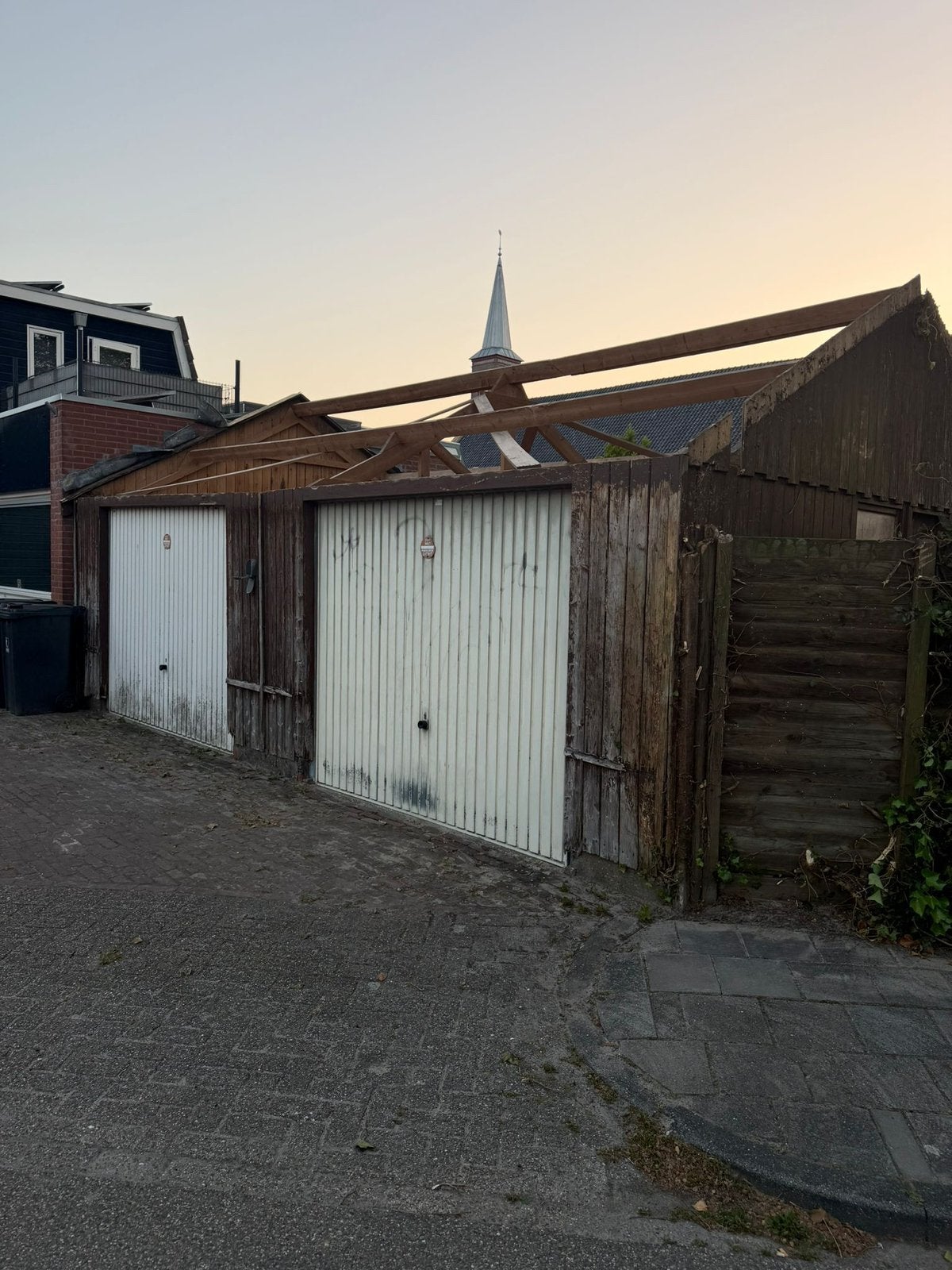 Gratis af te halen schuur,garage,hok,hout, Tuin en Terras, Tuinhuizen, Ophalen, Zo goed als nieuw, Schuur