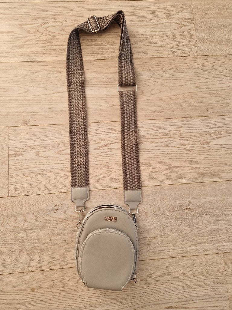 compacte, beige of taupekleurige cro, Ophalen of Verzenden, Nieuw, Grijs, Schoudertasje