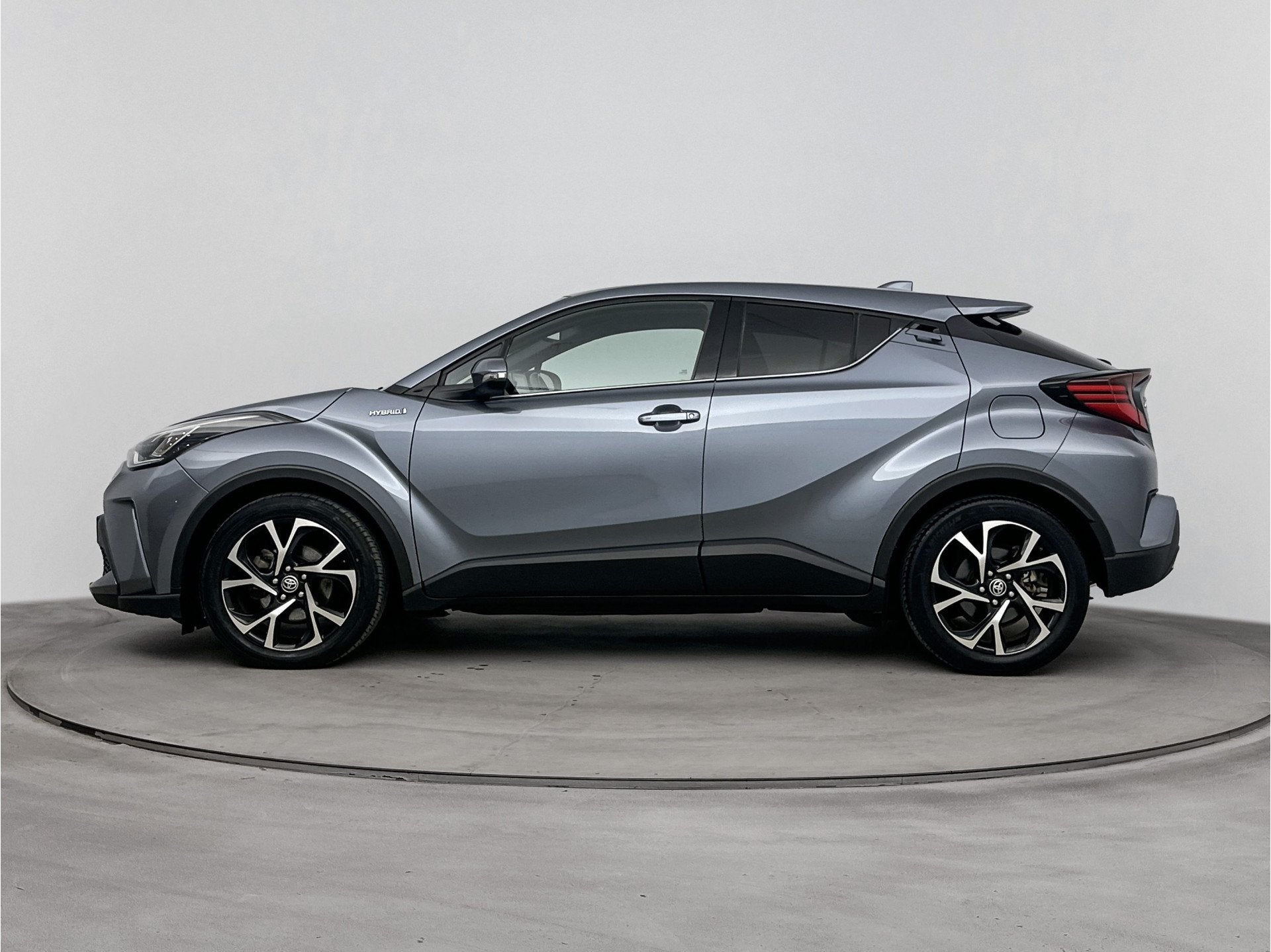 Toyota C-HR 2.0 Hybrid First Edition | Parkeersensoren V+A |, Auto's, 12 maanden, Stof, Euro 6, 4 cilinders
