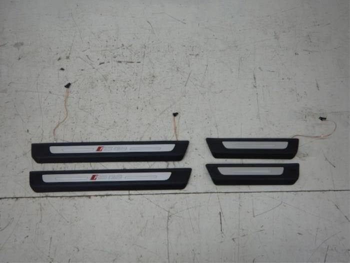 Audi RSQ8 4M Instaplijsten Dorpelijsten Verlicht Set (4M8947, Ophalen of Verzenden, Gebruikt