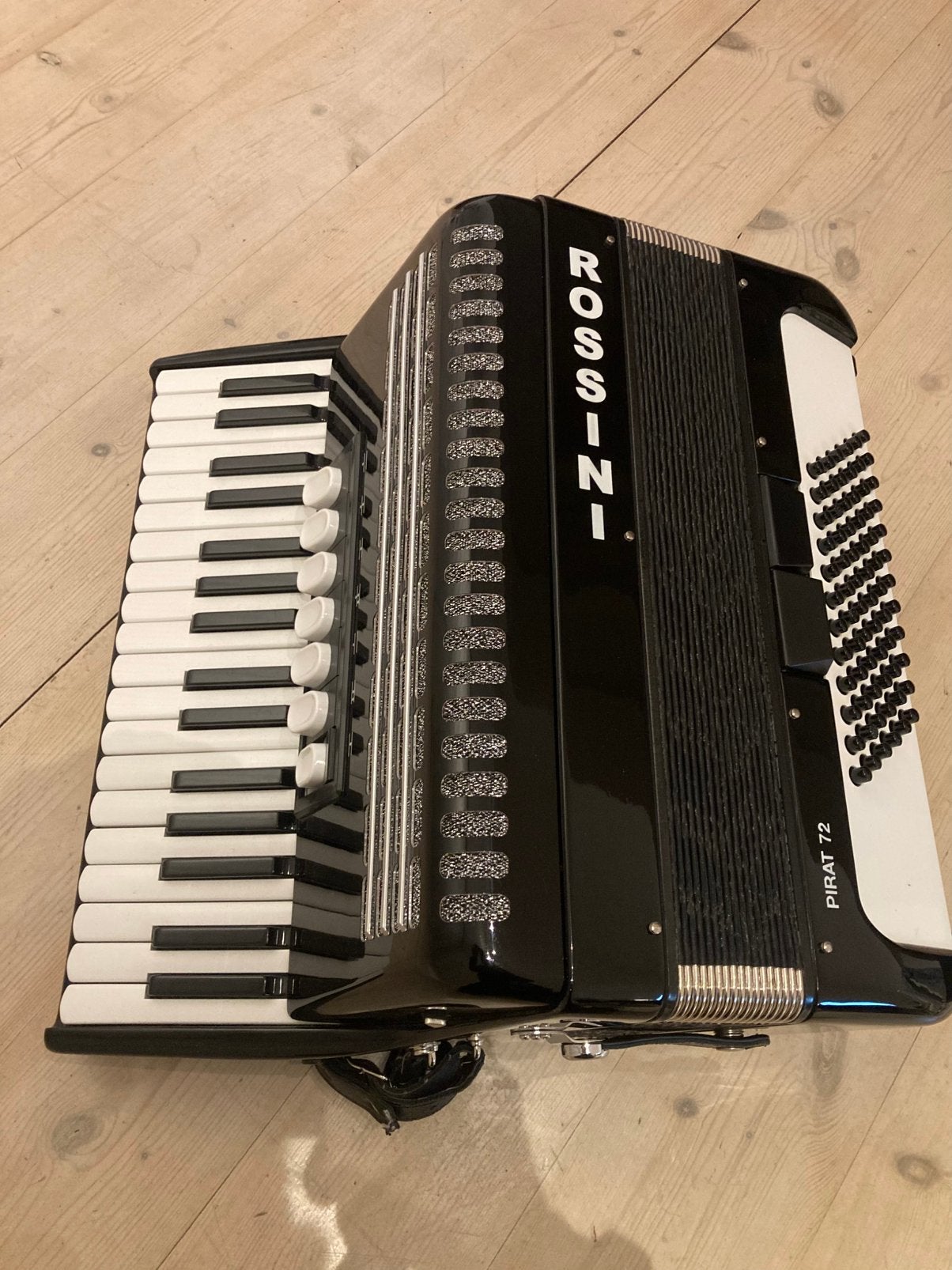 Rossini Pirat 72 Accordeon, Ophalen, Zo goed als nieuw, 72-bas, Overige merken