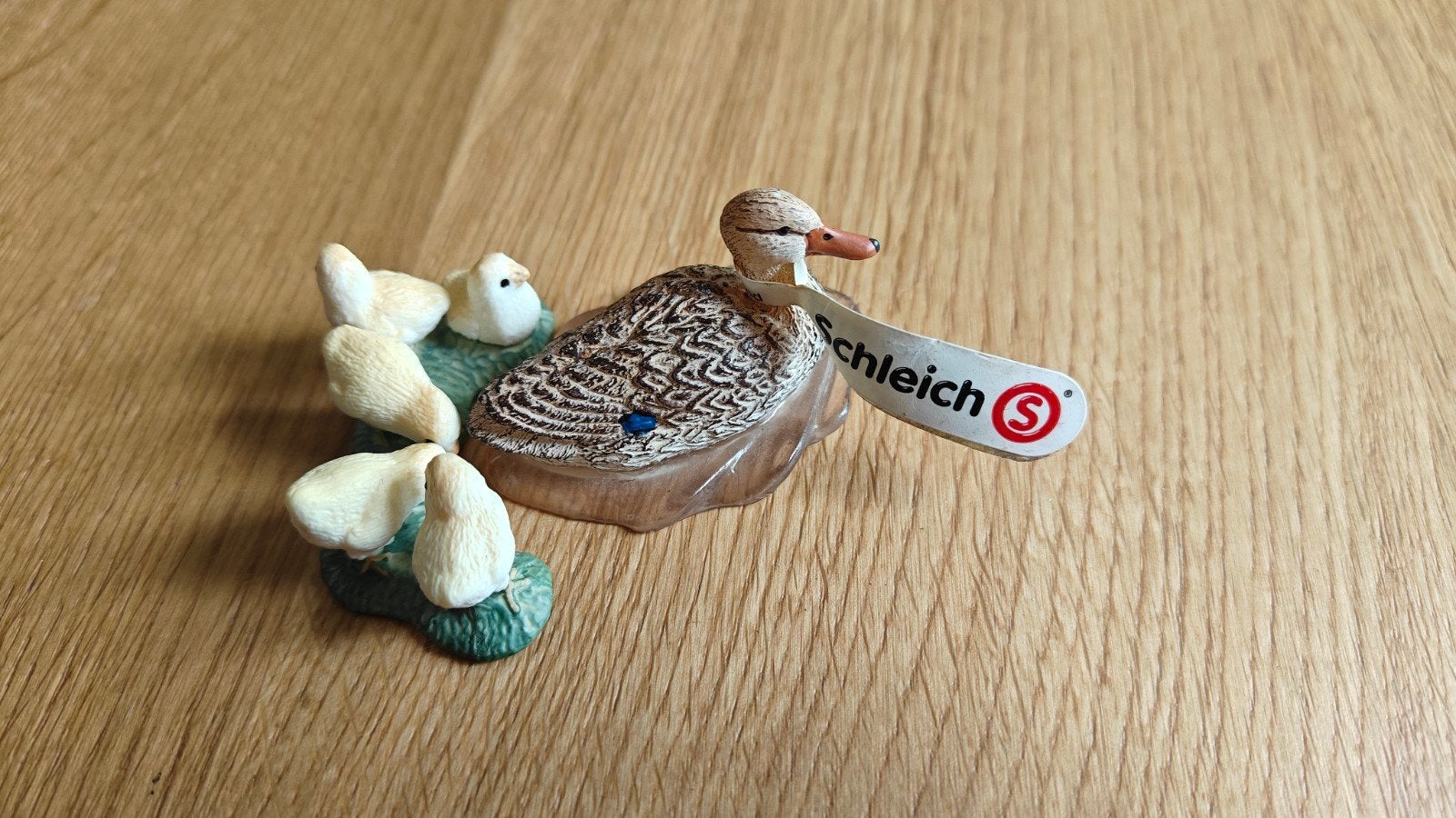 Schleich Wijfjeseend 13823 met label & Kuikens 13648 Retired, Ophalen of Verzenden, Zo goed als nieuw, Boerderijdier, Beeldje of Figuurtje