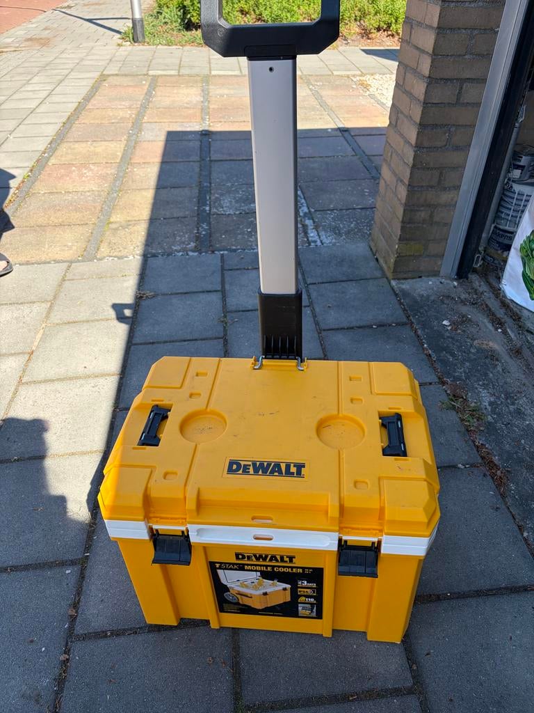DeWalt T-STAK Koelbox op wielen - 28,4L, Doe-het-zelf en Verbouw, Gereedschapskisten, Ophalen, Zo goed als nieuw