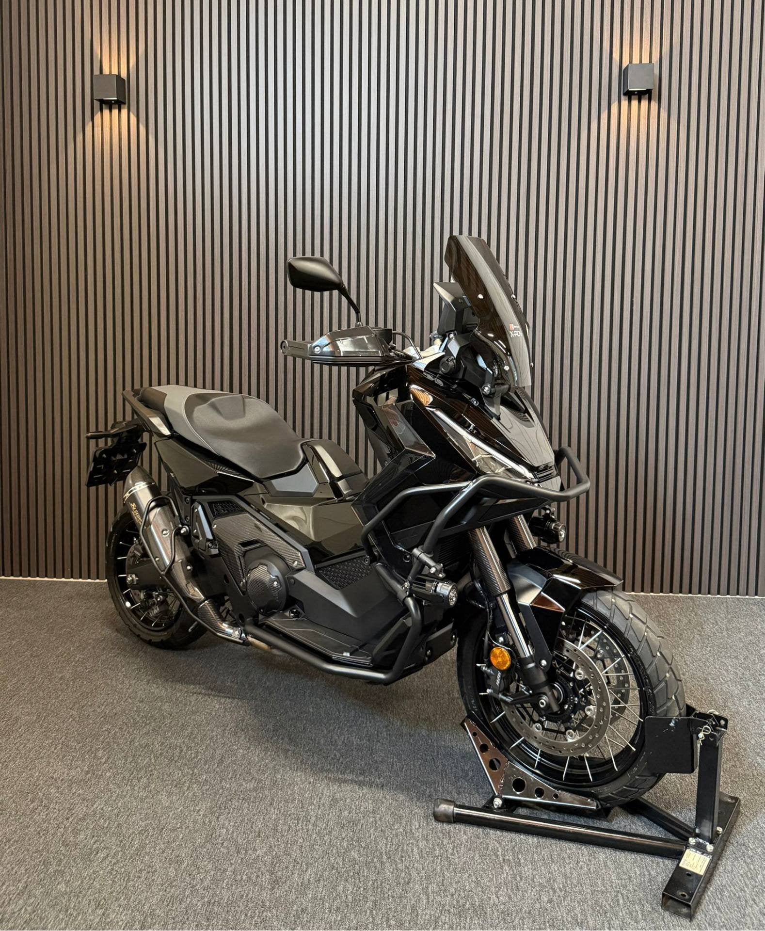 Honda X-ADV 750 AKRA-BEUGELS-CARBONE-VERSTRALERS-CARPLAY, Motoren, Kolen Motors, Broekhovenseweg 130-2
5021LJ  TILBURG, NL, Kolenmotors@outlook.com