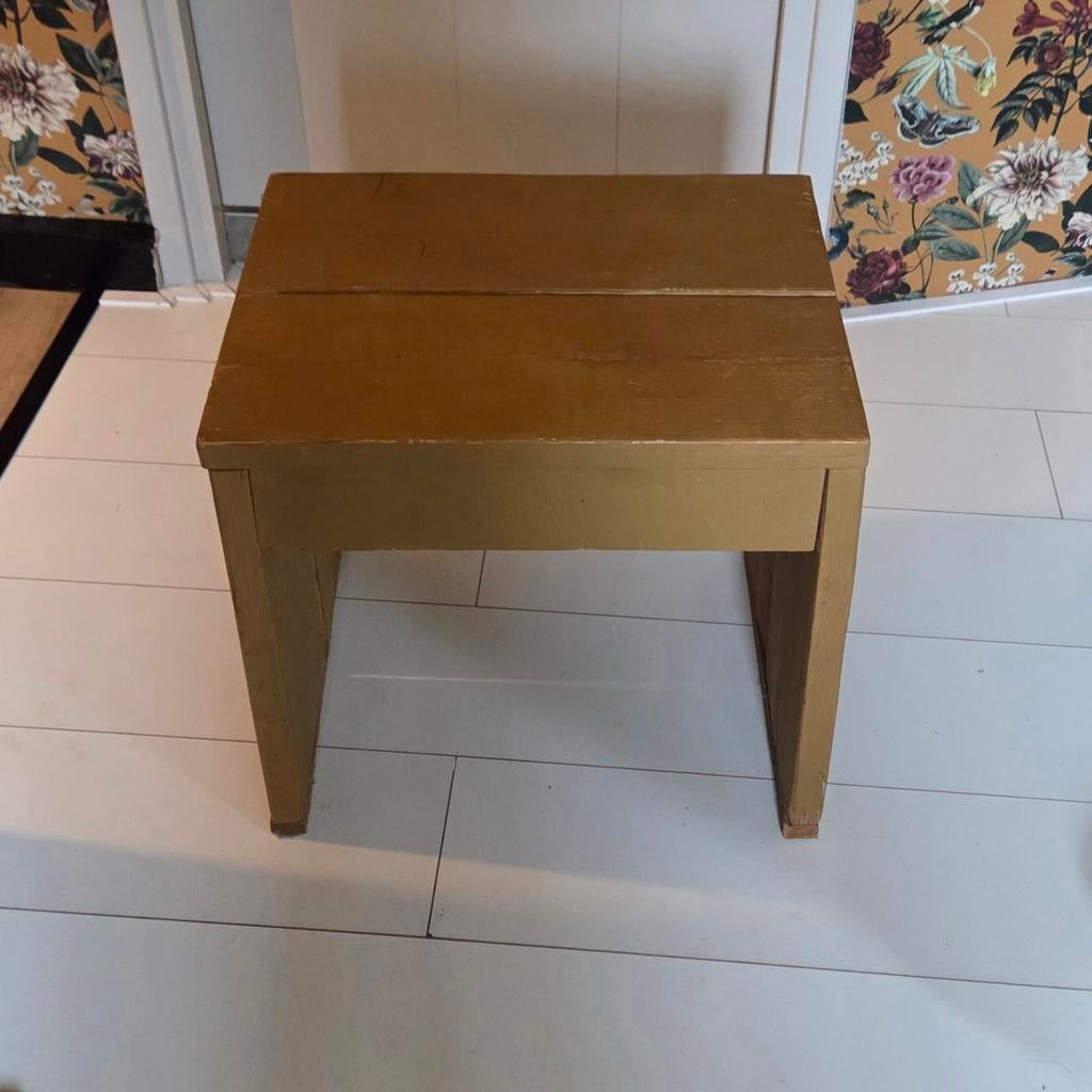 Houten tafeltje, Ophalen