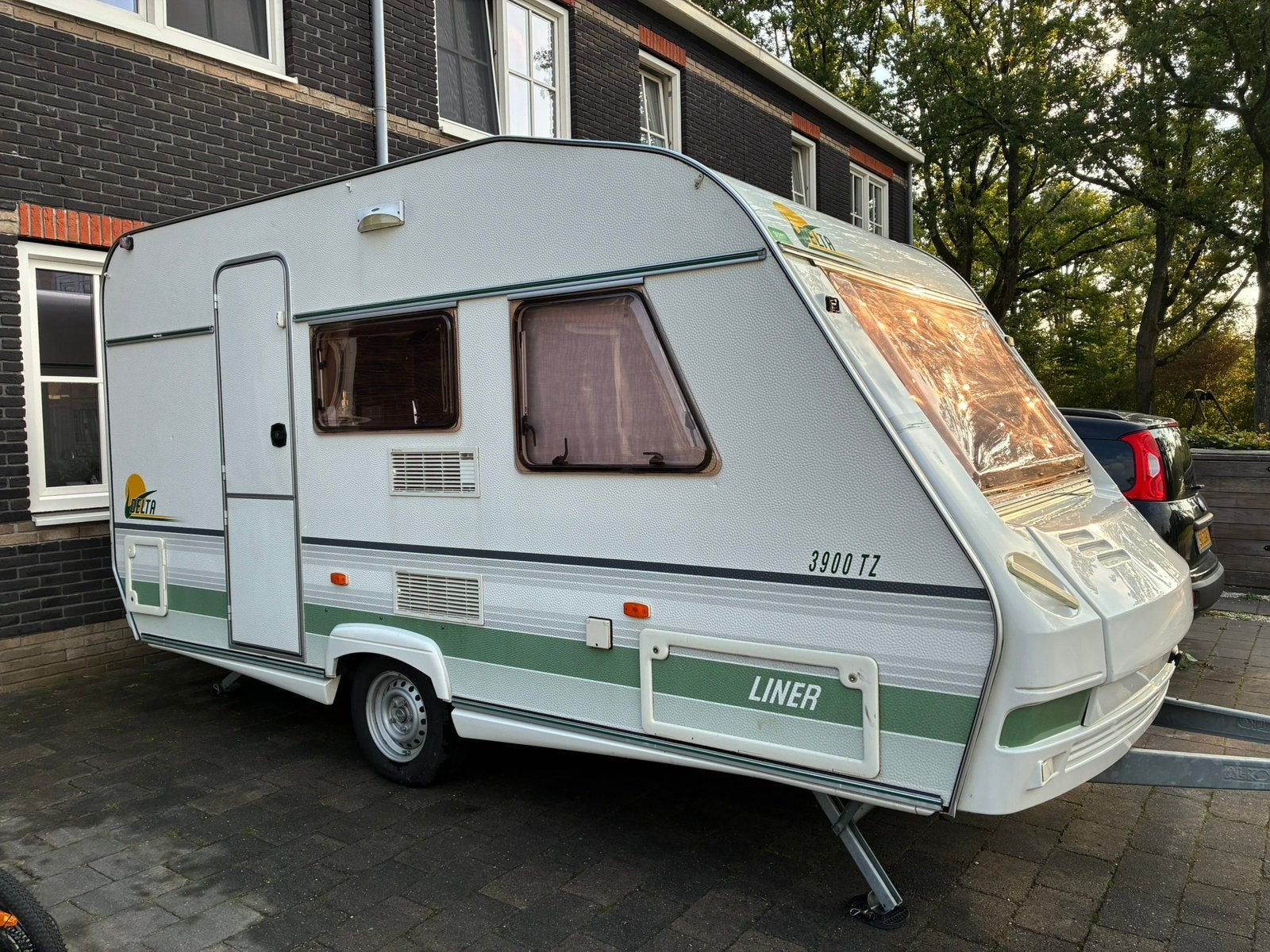 Delta TZ 3900 | 2-persoonsbed + stapelbed | Luifel, Caravans en Kamperen, Standaardzit, 750 - 1000 kg, Particulier, Fietsenrek