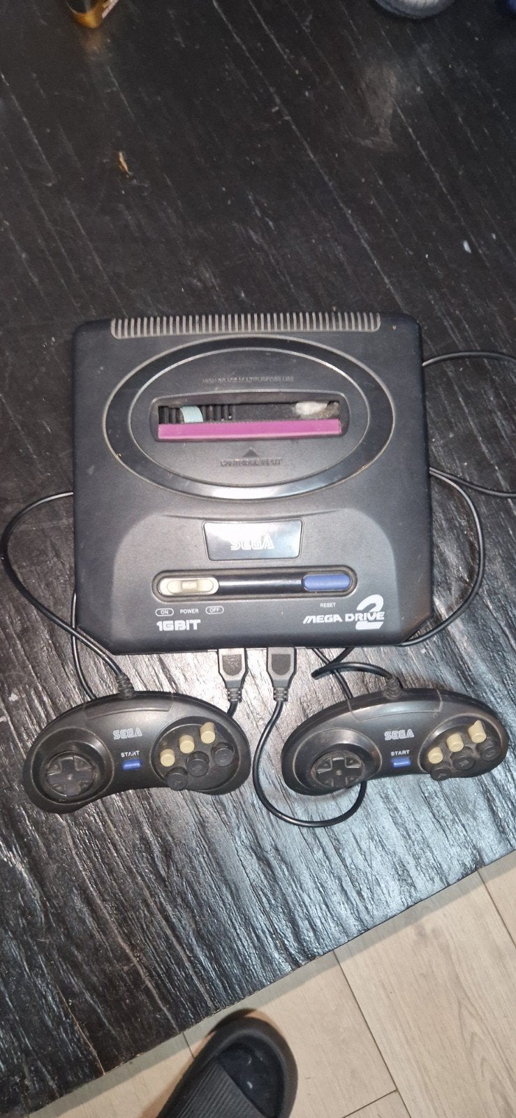 Sega Mega Drive 2 console met 2 controllers, Ophalen, Gebruikt, Met 2 controllers, Mega Drive