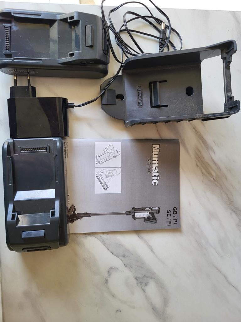 Numatic Accu Stofzuiger met accessoires, Ophalen