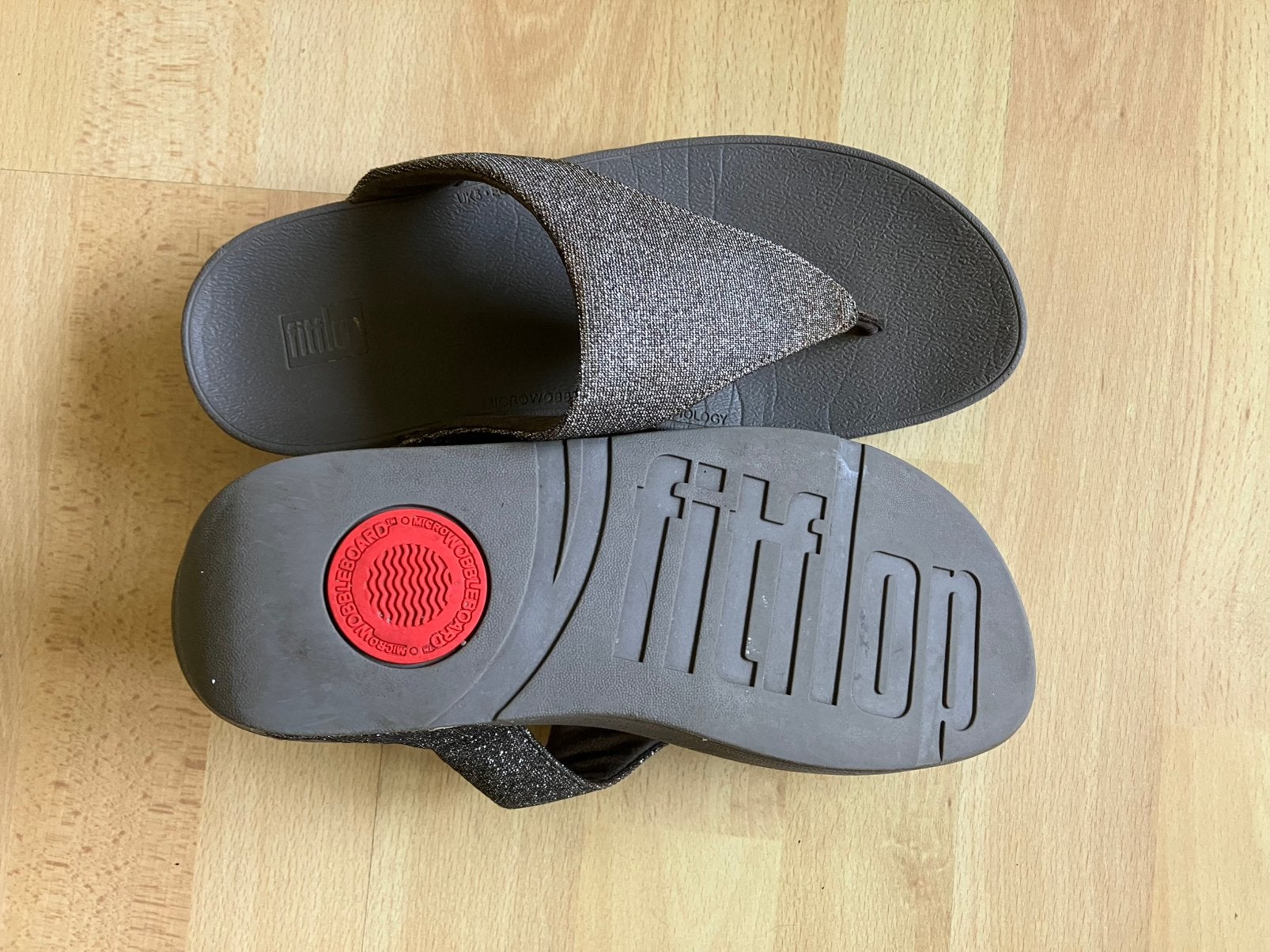 Fitflop zilverkleurige Shimmer teenslippers mt 38 izgs, Kleding | Dames, Schoenen, Slippers, Overige kleuren, Ophalen of Verzenden