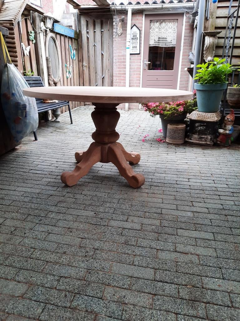 Ronde eiken tafel 4cm dik hoogte 72cm doorsnede 140cm, Huis en Inrichting, Rond, Ophalen of Verzenden, Zo goed als nieuw, 100 tot 150 cm