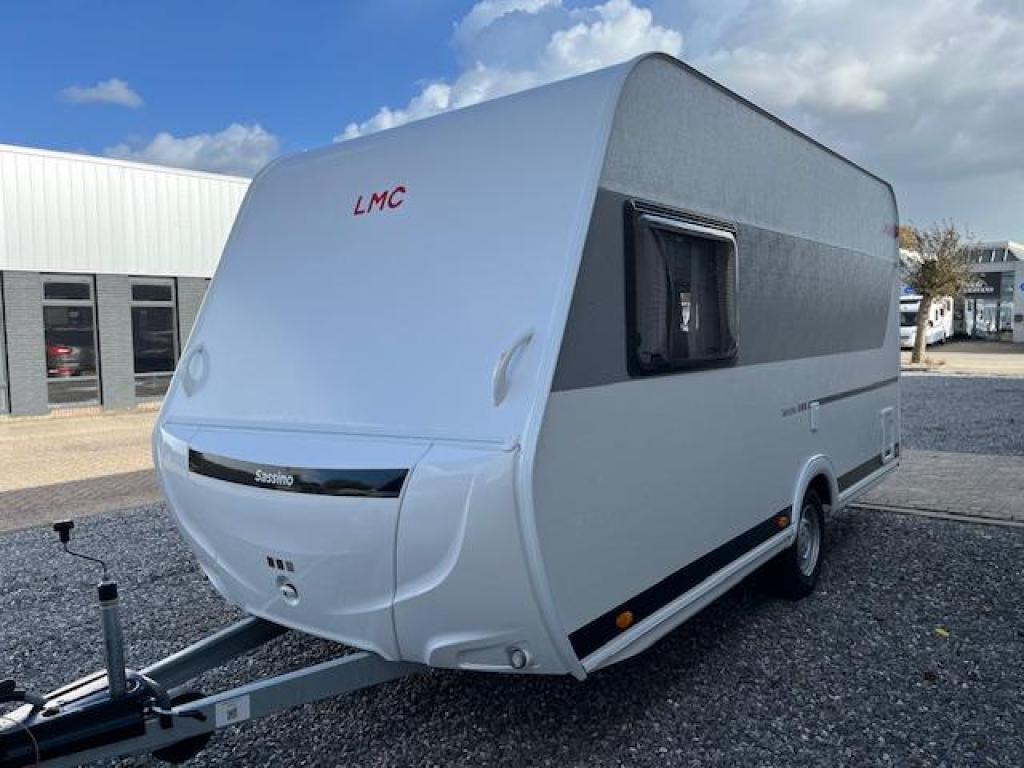 LMC Sassino 430 D 2024 Incl. Luifel en deeltent, Caravans en Kamperen, Caravans, Schokbreker, Bedrijf, Tot en met 3, 4 tot 5 meter
