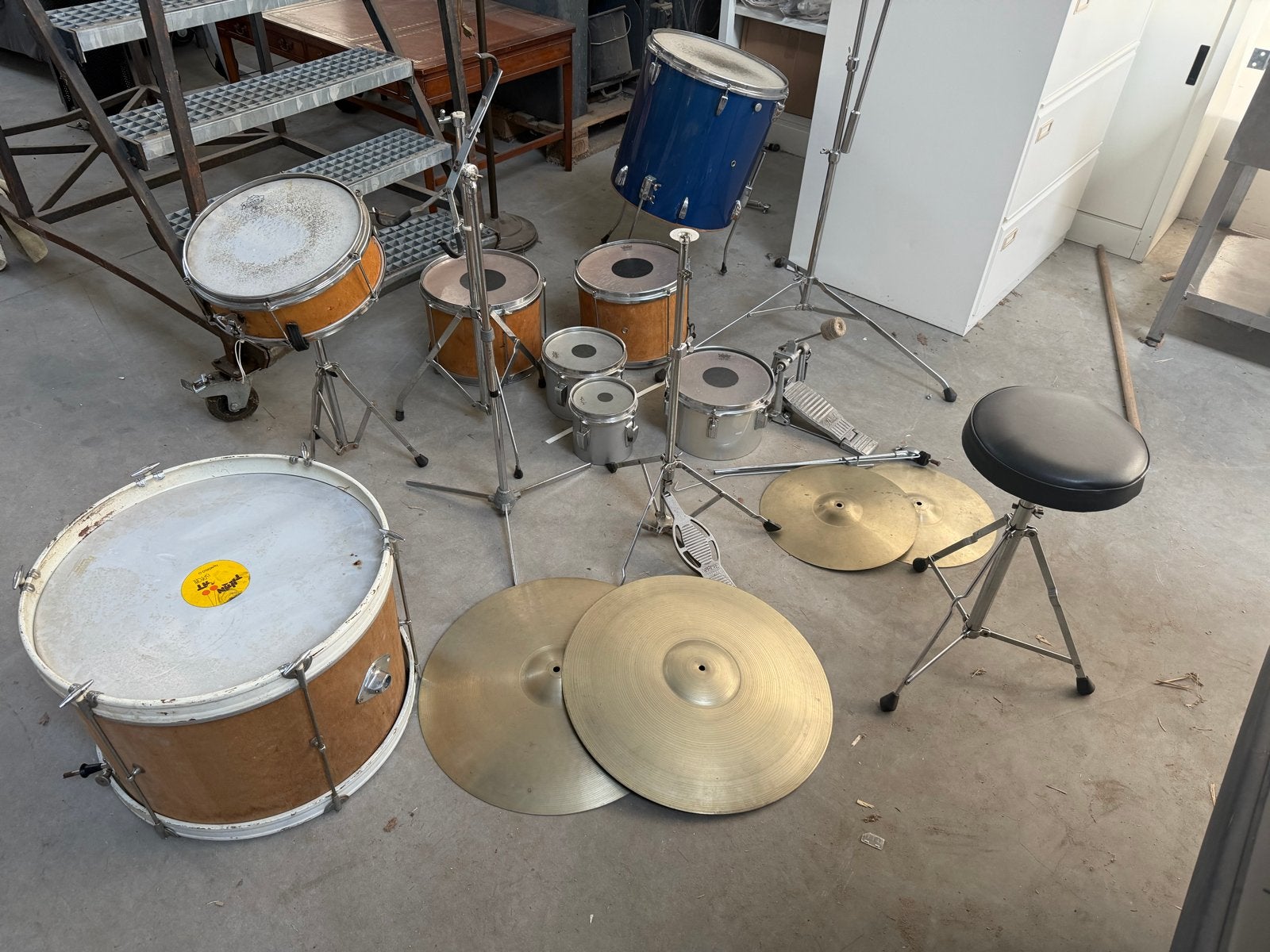 Vintage drumstel met bekkens en kruk, Ophalen of Verzenden, Gebruikt, Overige merken