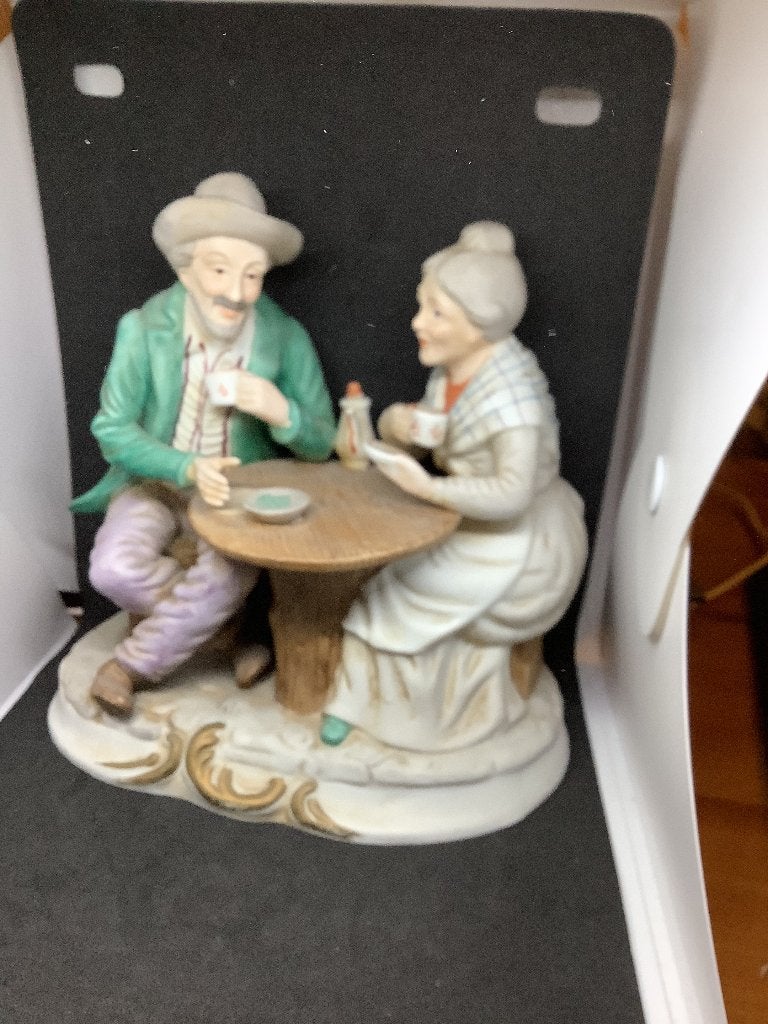 CDC handmade beeld oud echtpaar thee drinkend aan tafel., Ophalen of Verzenden, Gebruikt, Mens