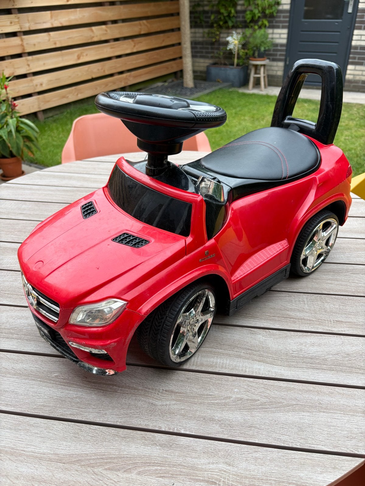 Rode Mercedes-Benz loopauto voor kinderen, Ophalen, Gebruikt, Loopvoertuig