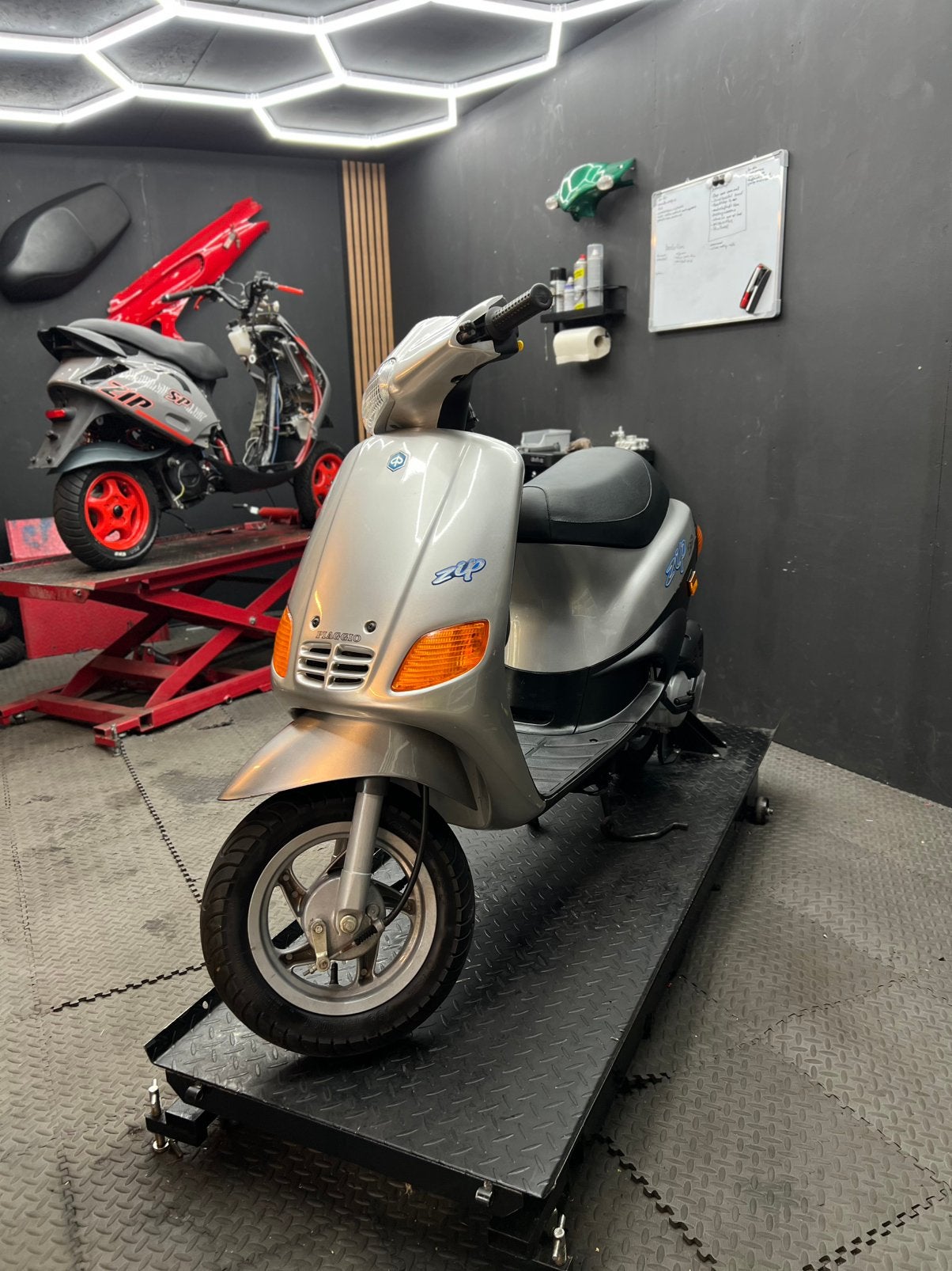 Piaggio zip type 2 2330km *zeldzaam*, Ophalen, Zo goed als nieuw, Zip