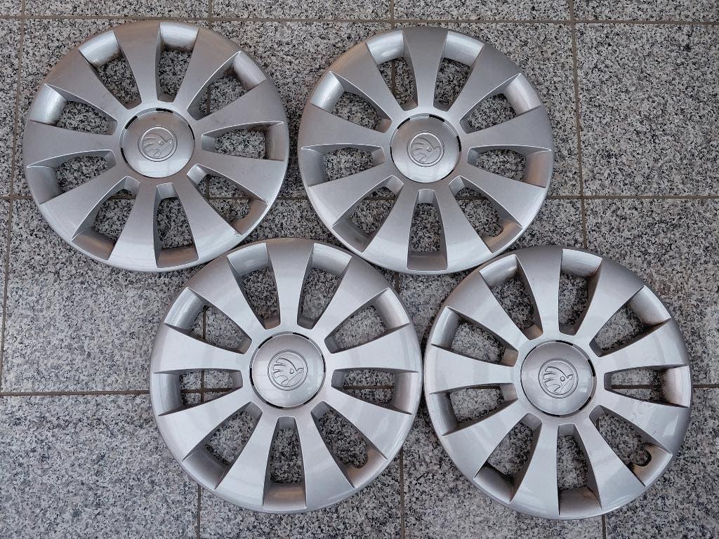 4 Skoda wieldoppen 15 inch Origineel, Auto diversen, Wieldoppen, Ophalen of Verzenden, Zo goed als nieuw