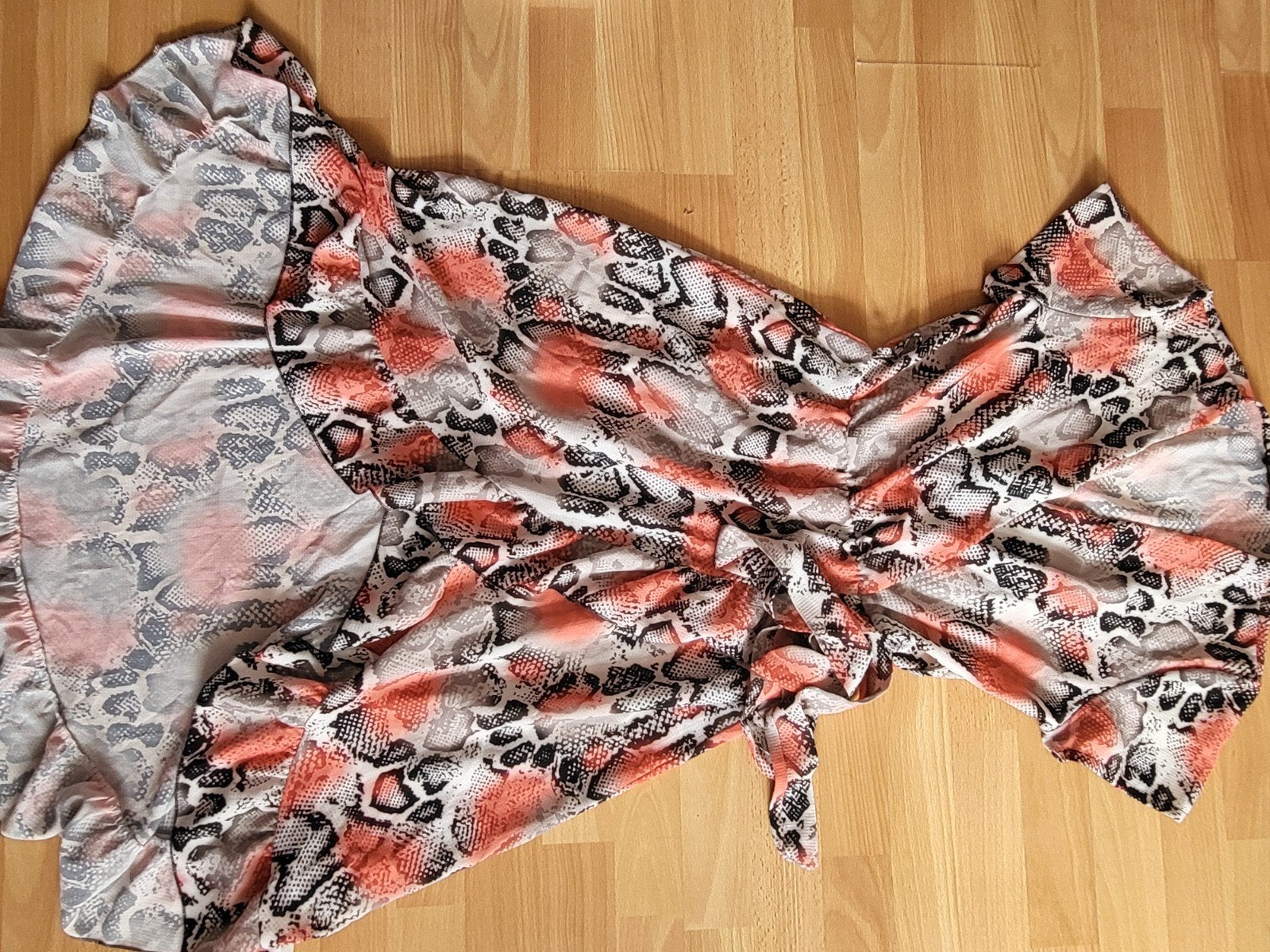 jurk met slangenprint en ruches maat 38/40, Maat 38/40 (M), Meerkleurig, Ophalen of Verzenden, Knielengte