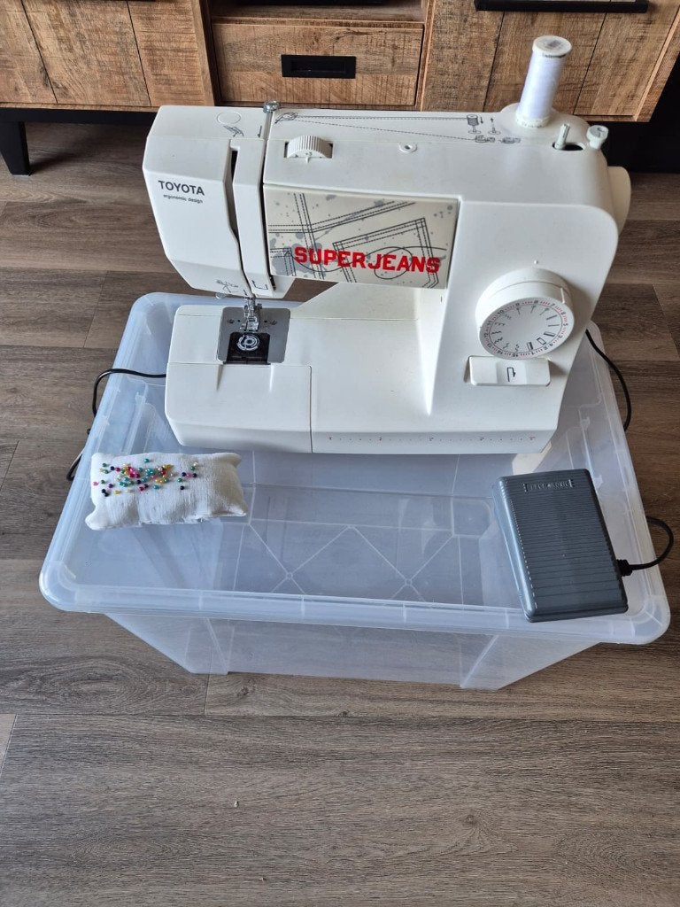 naaimachine  Toyota sp100/  superJ15WE nieuw, Ophalen of Verzenden, Zo goed als nieuw, Naaimachine, Overige merken