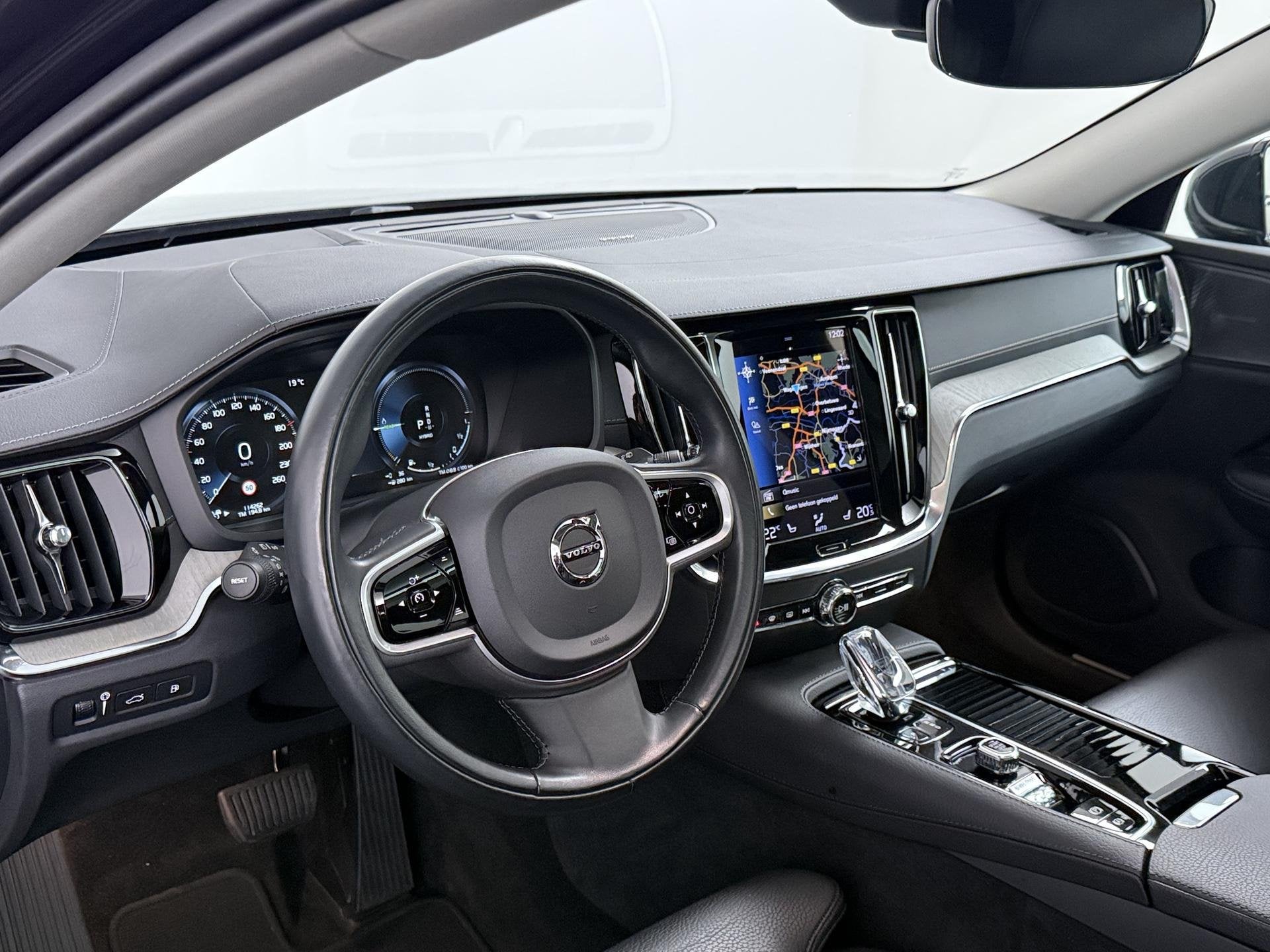 Volvo V60 2.0 T6 Recharge AWD Inscription | AutoPilot | Pano, Auto's, Volvo, Gebruikt, Euro 6, 4 cilinders, Lichtsensor